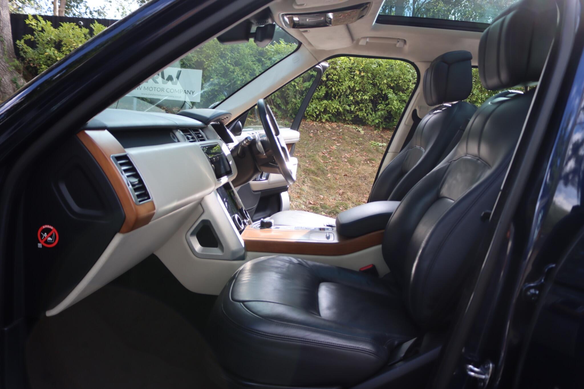 Land Rover Range Rover view 3