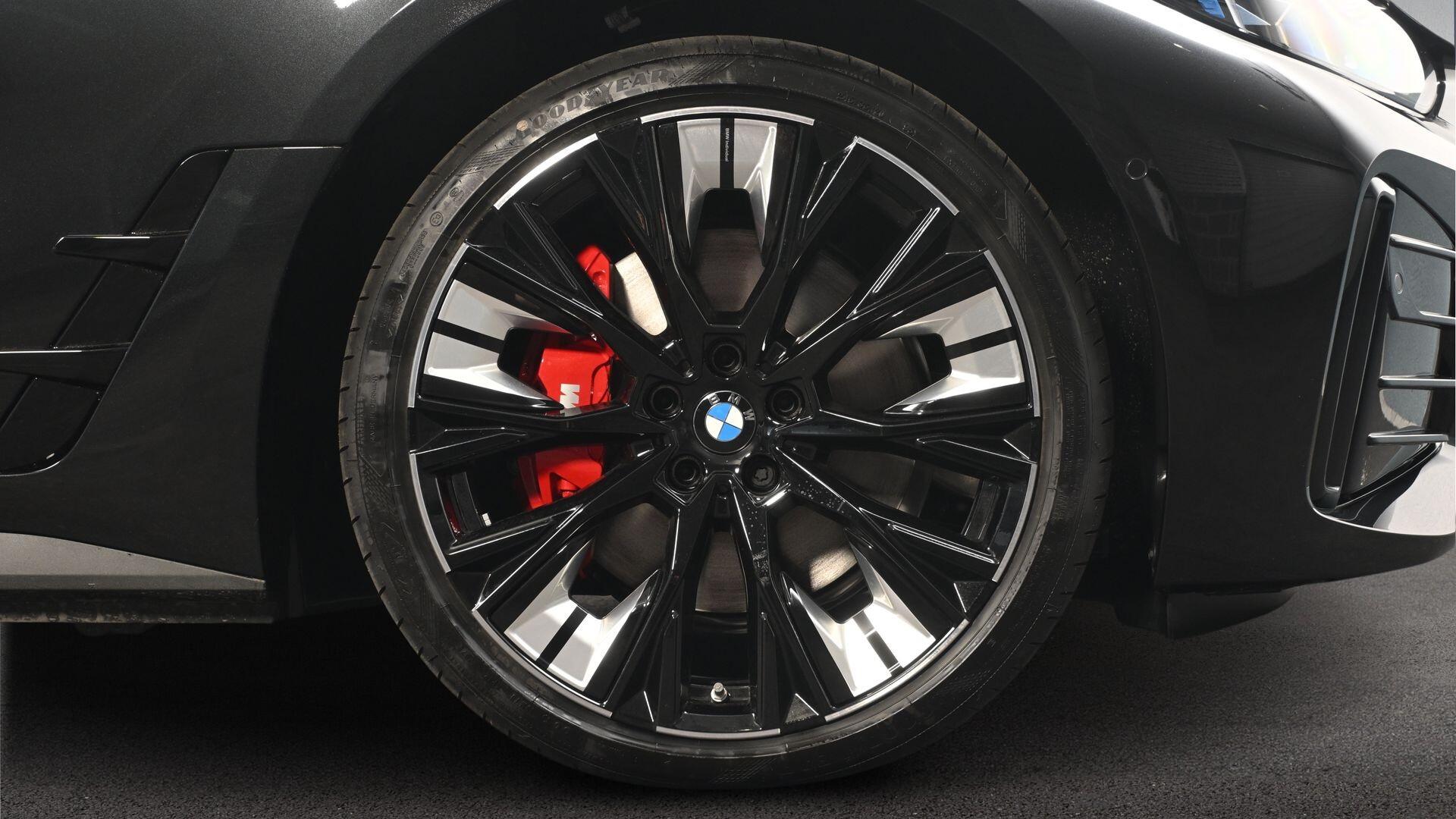 BMW i4 view 24