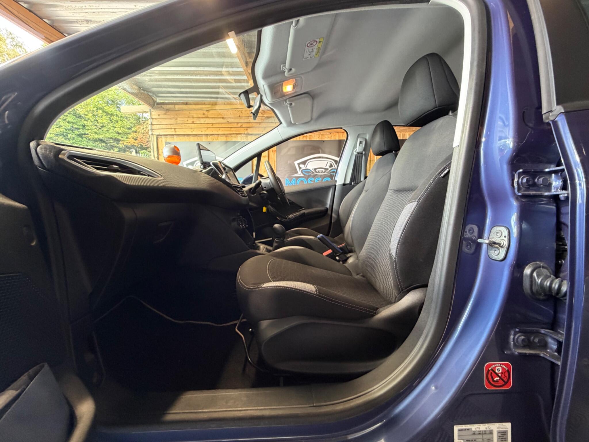 Peugeot 208 view 38