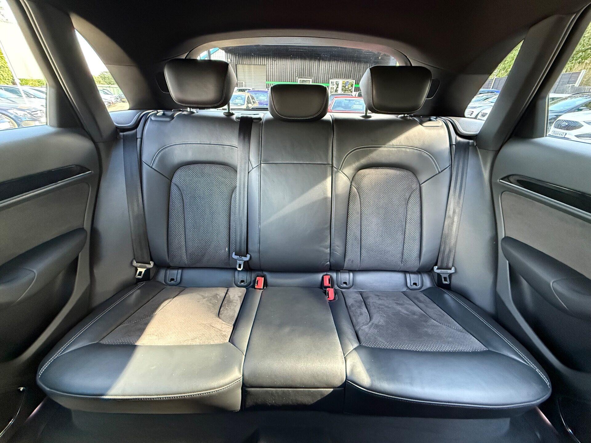 Audi Q3 view 15