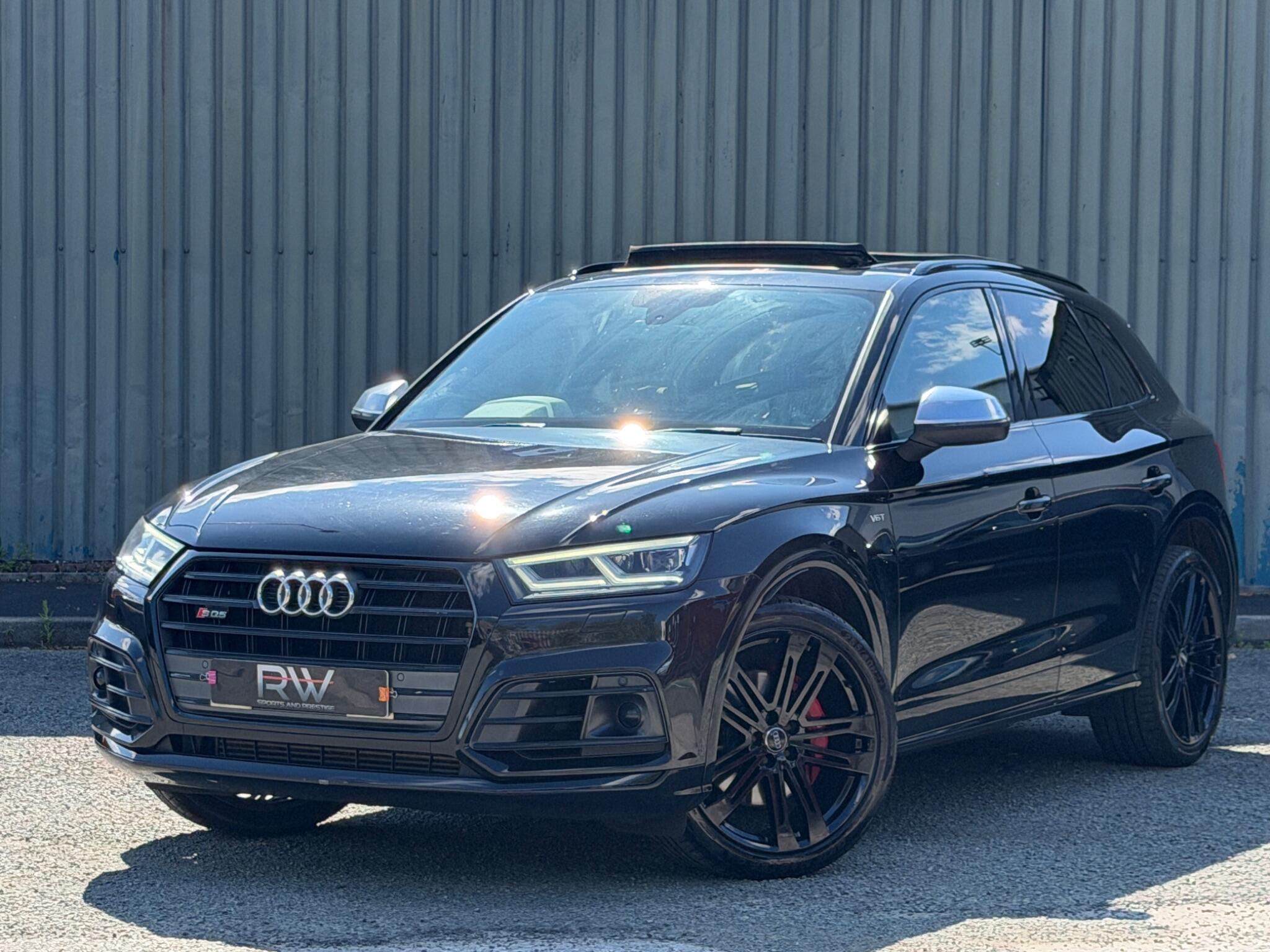 Audi SQ5 view 24