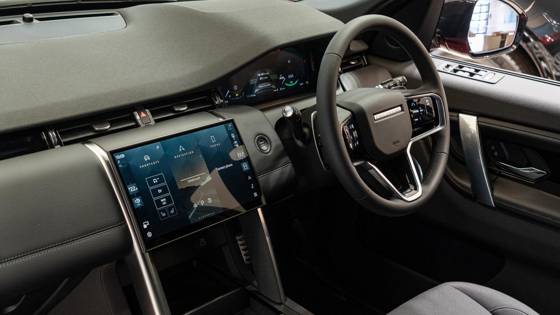 Land Rover Discovery Sport view 41