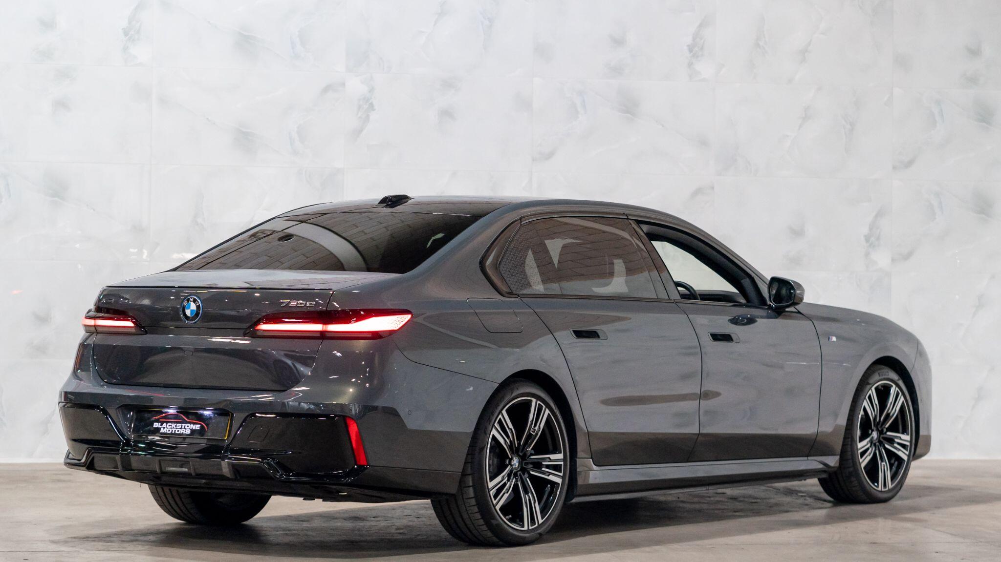 BMW 7 Series view 7