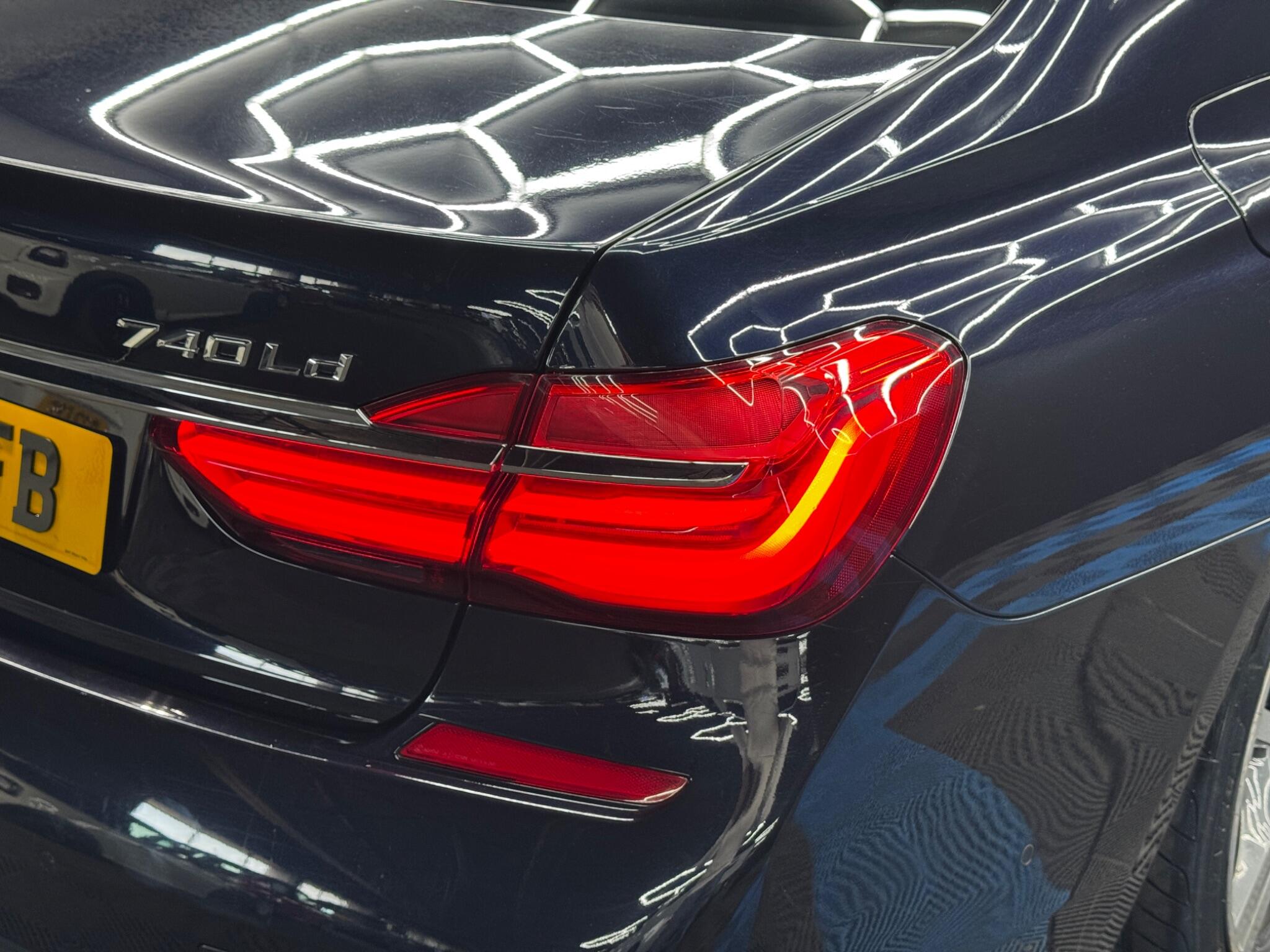 BMW 7 Series view 61