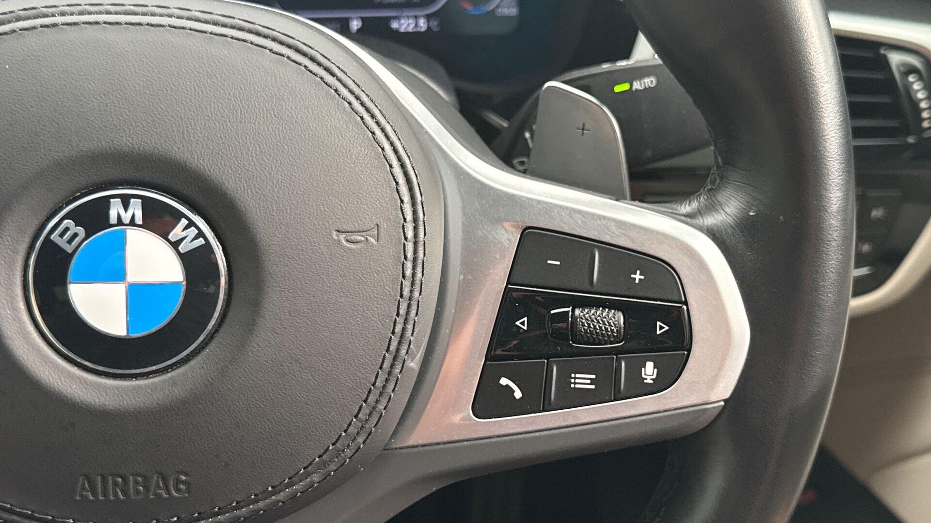 BMW 5 Series view 19