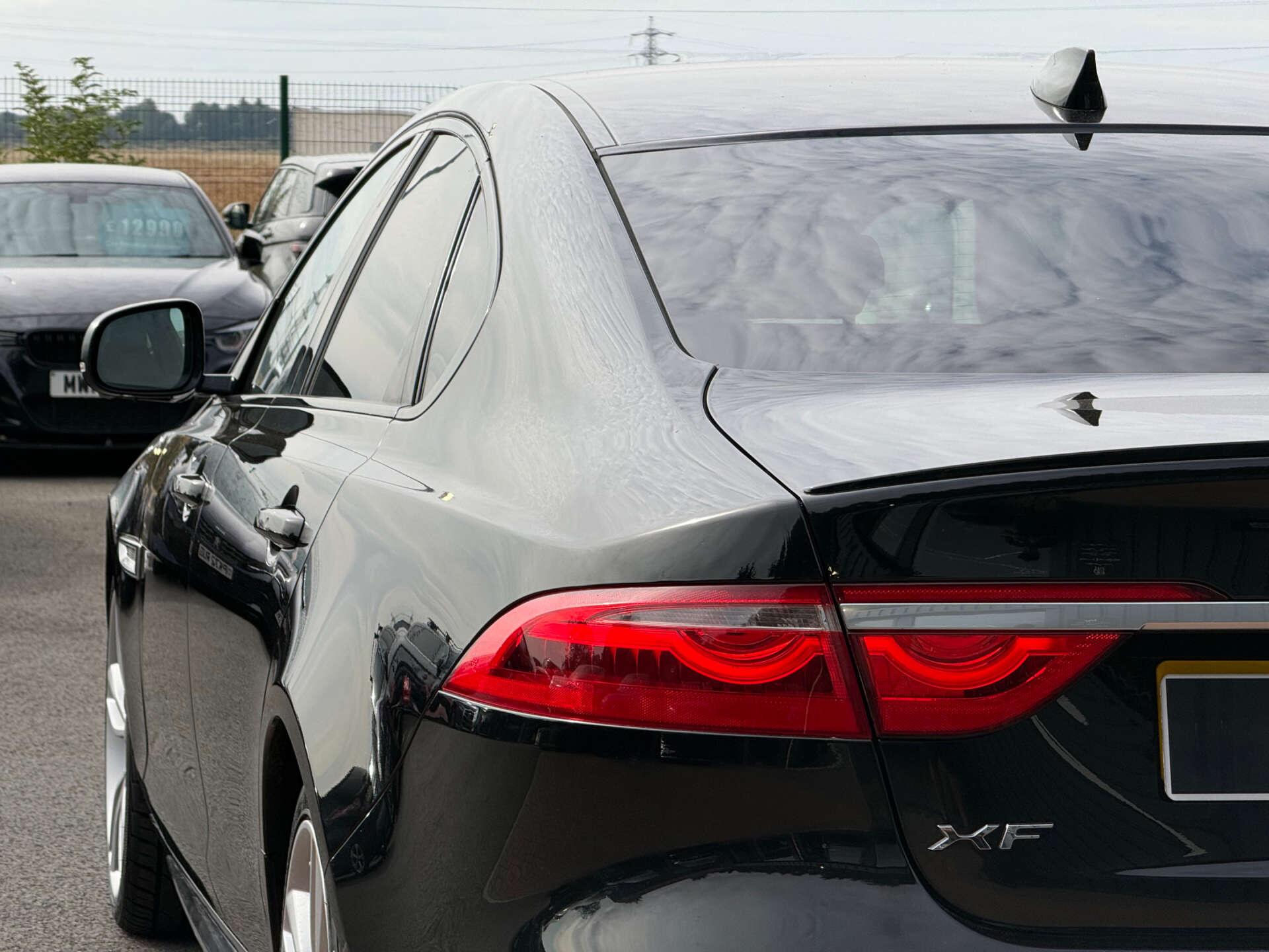 Jaguar XF view 18