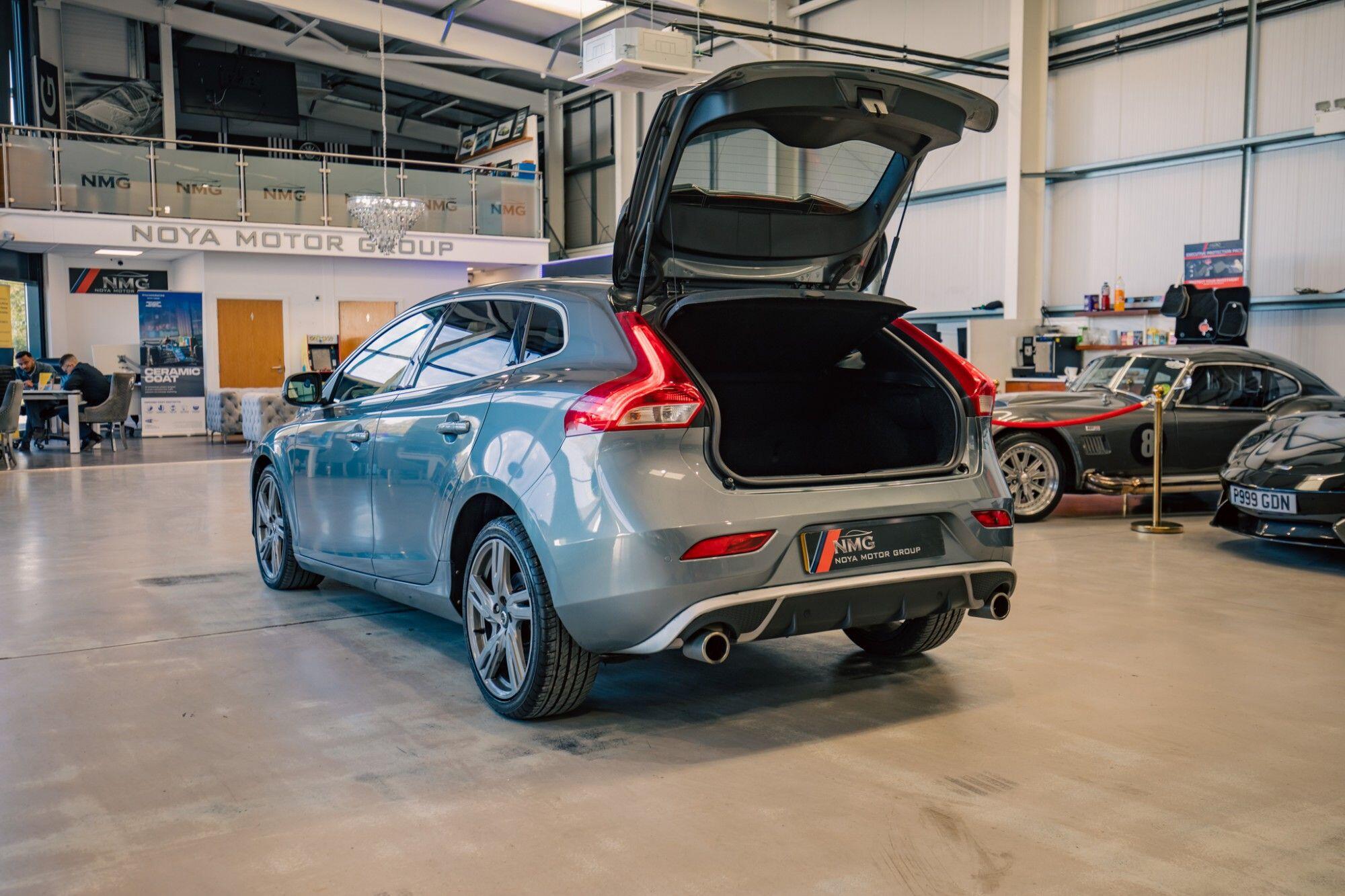 Volvo V40 view 27