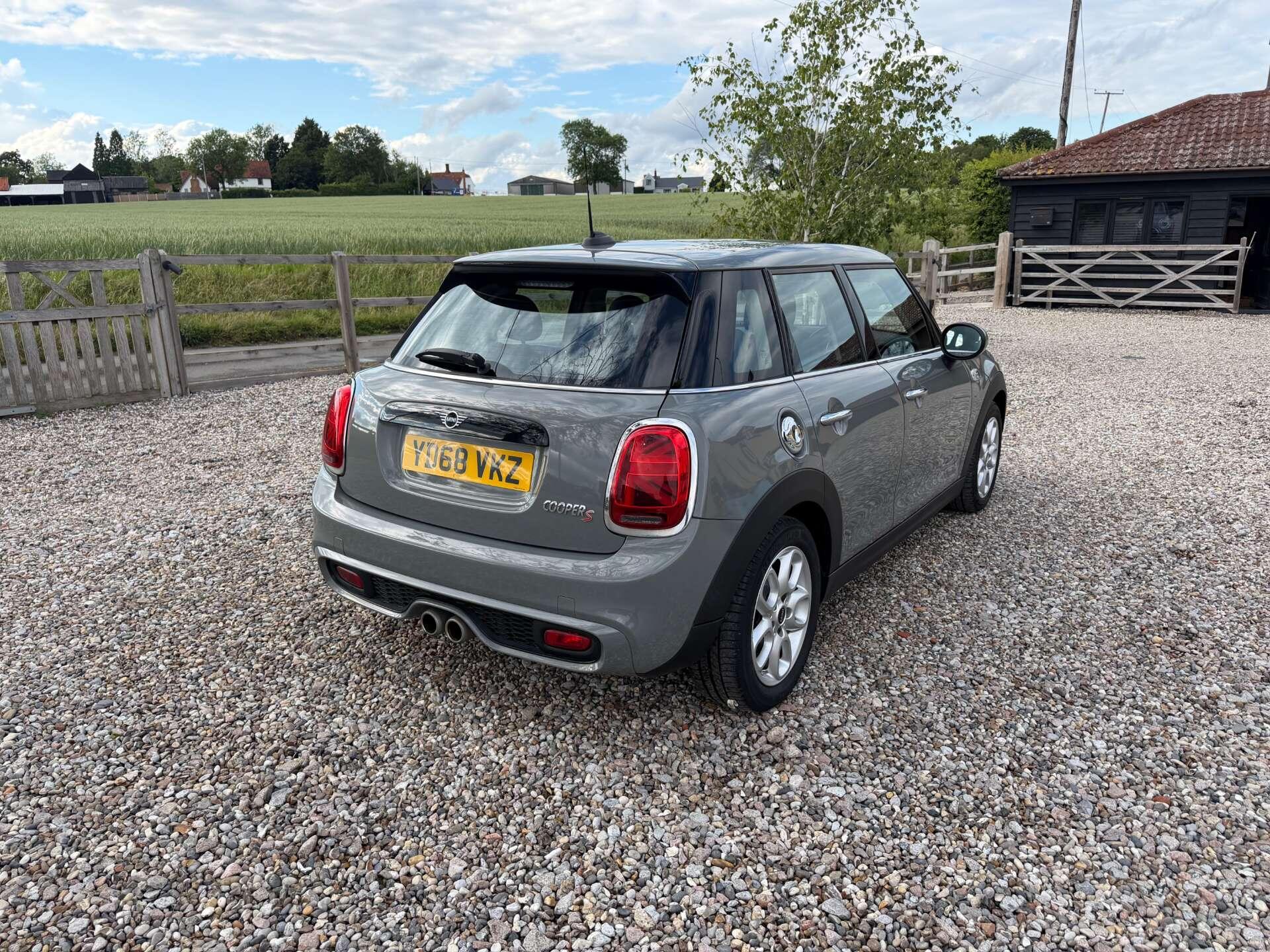 Mini Hatch view 4