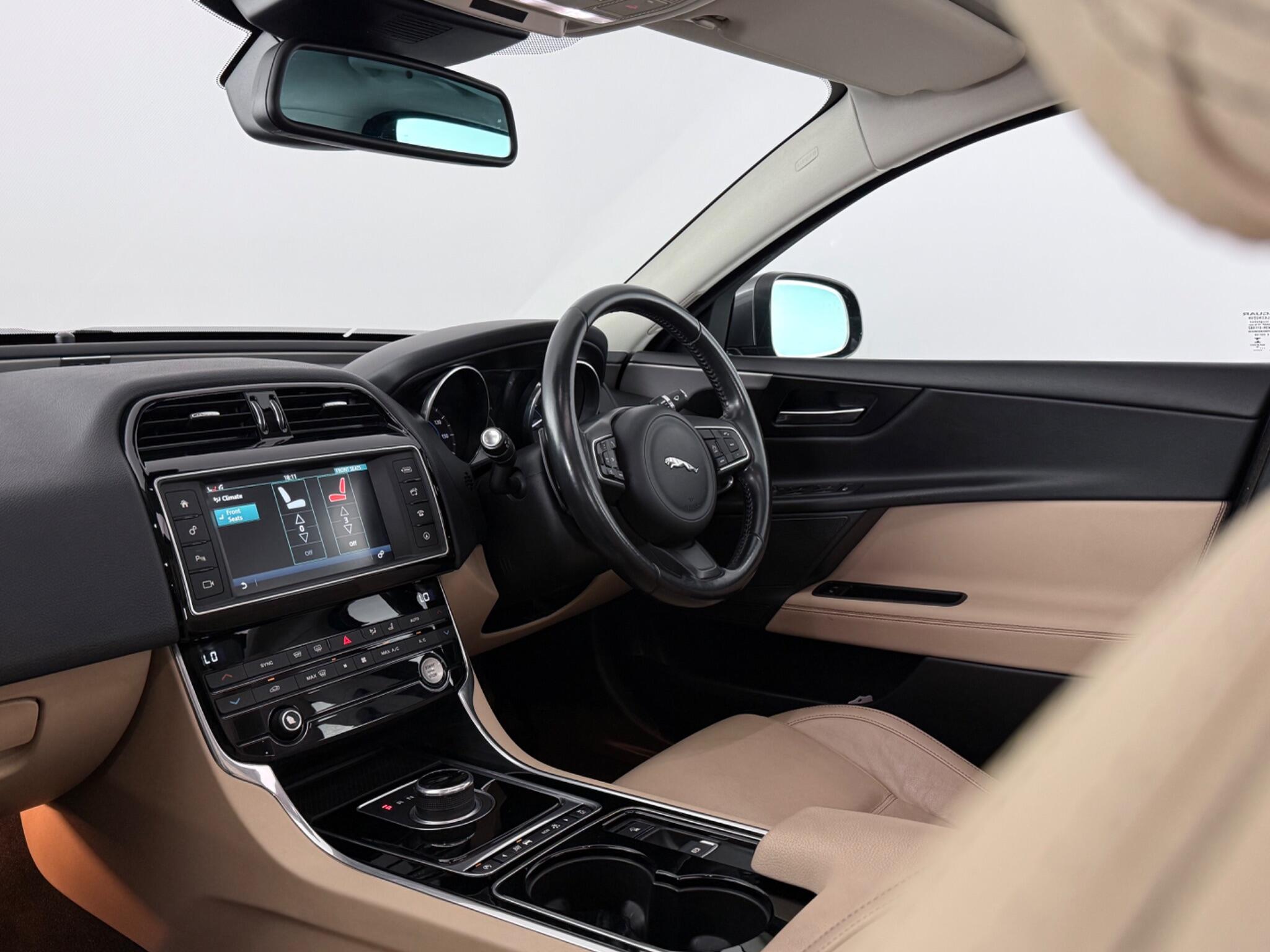 Jaguar Xe view 11