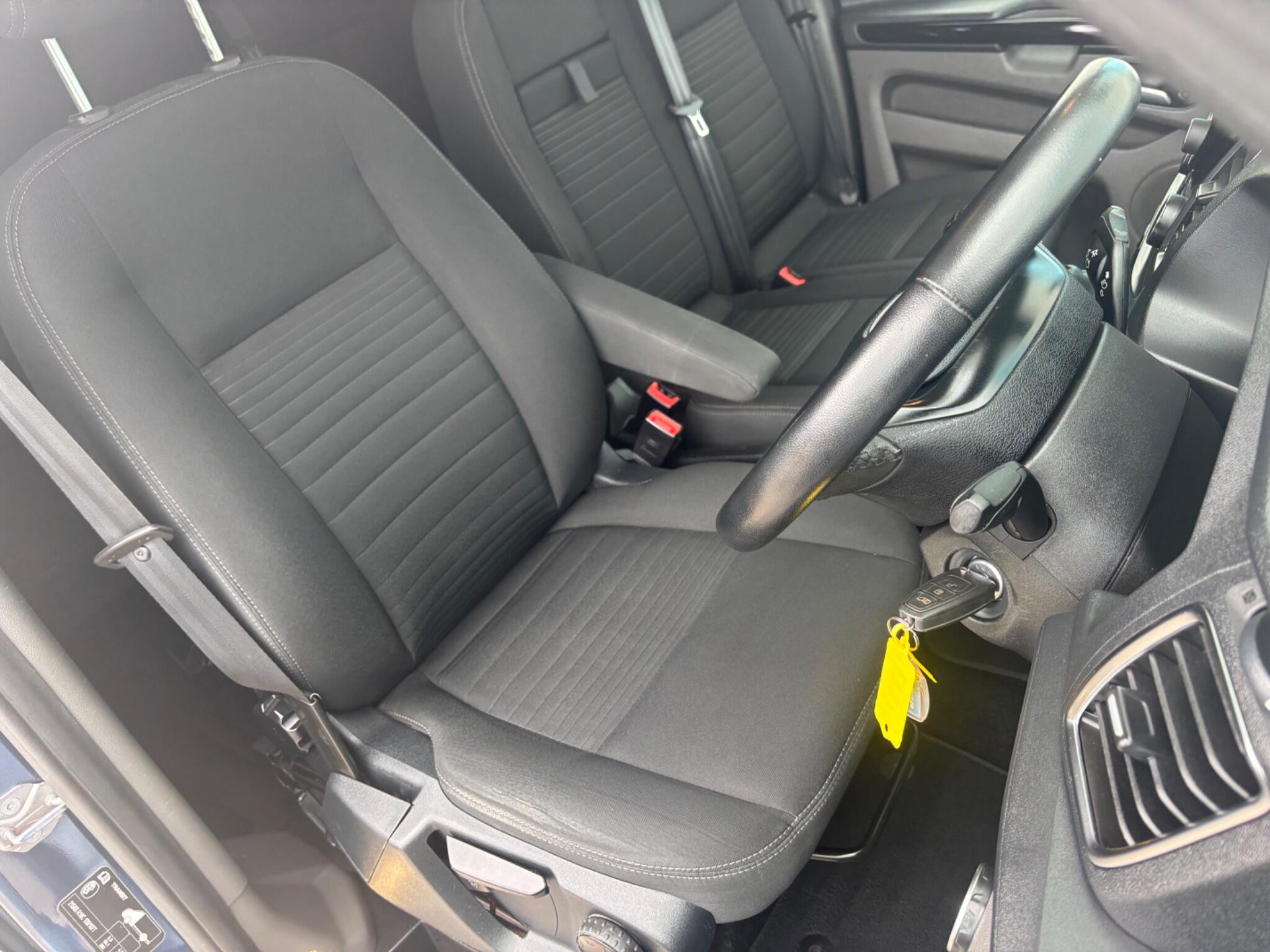 Ford Transit Custom view 15