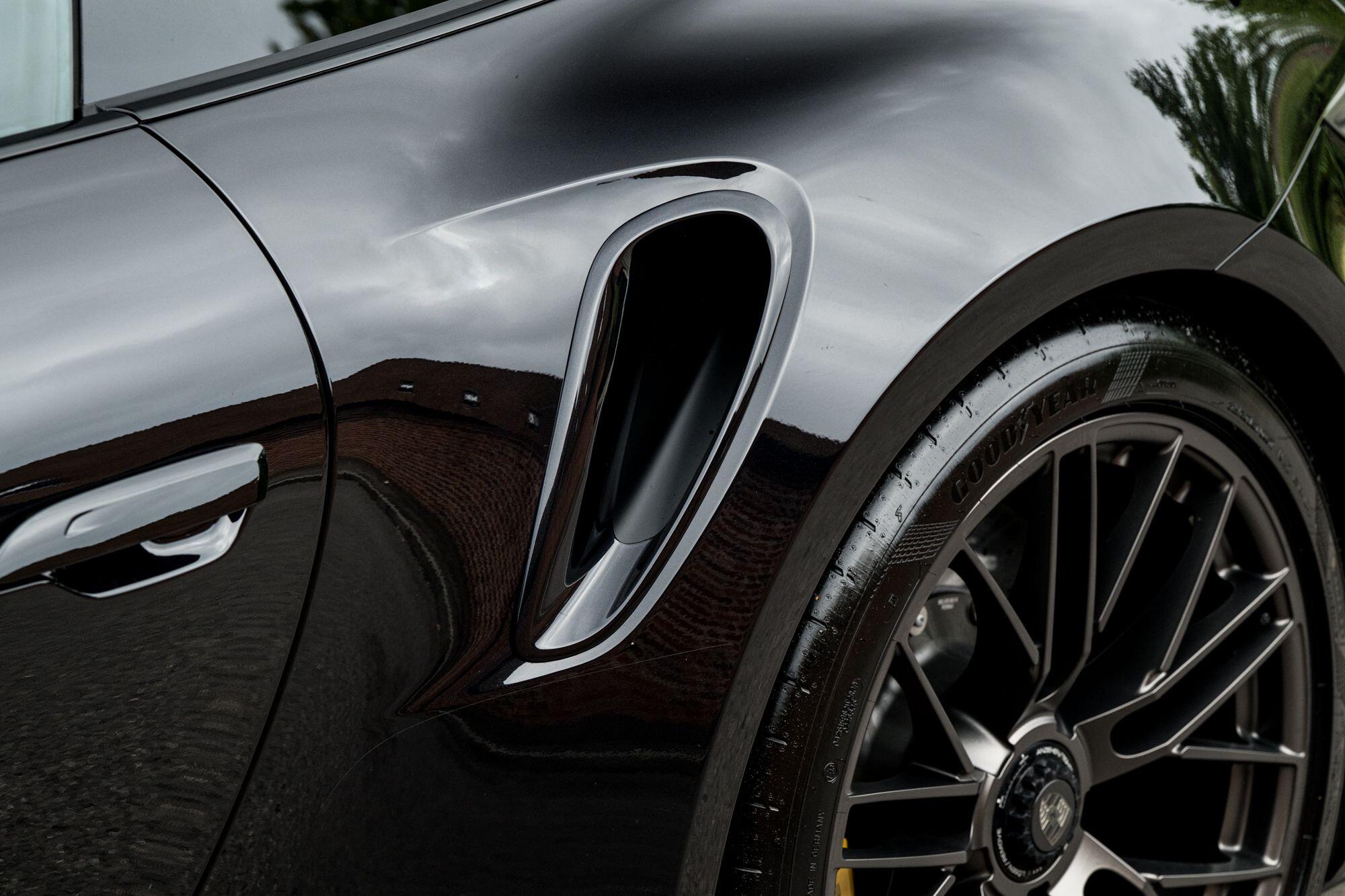 Porsche 911 view 19
