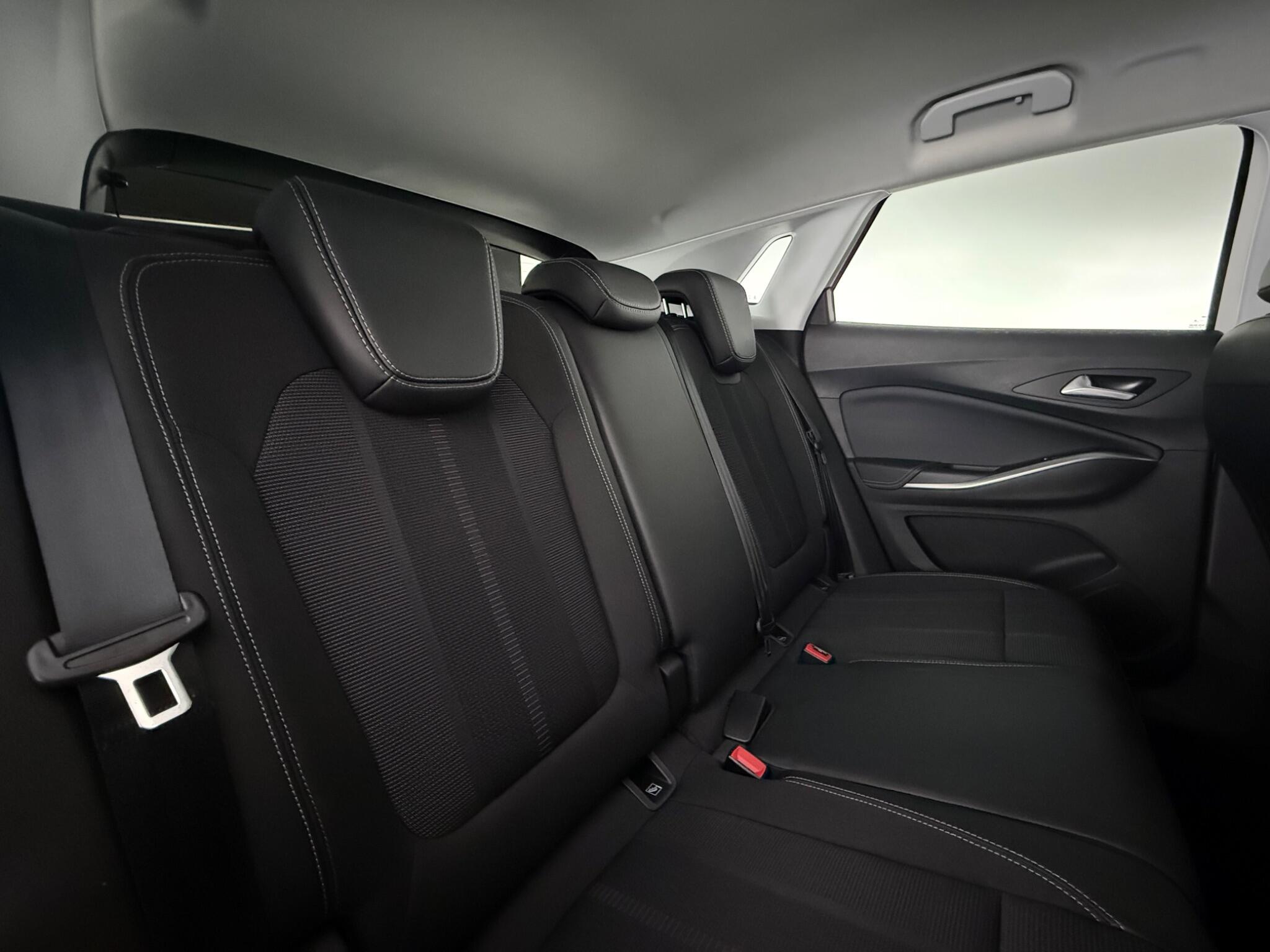 Vauxhall Grandland view 33