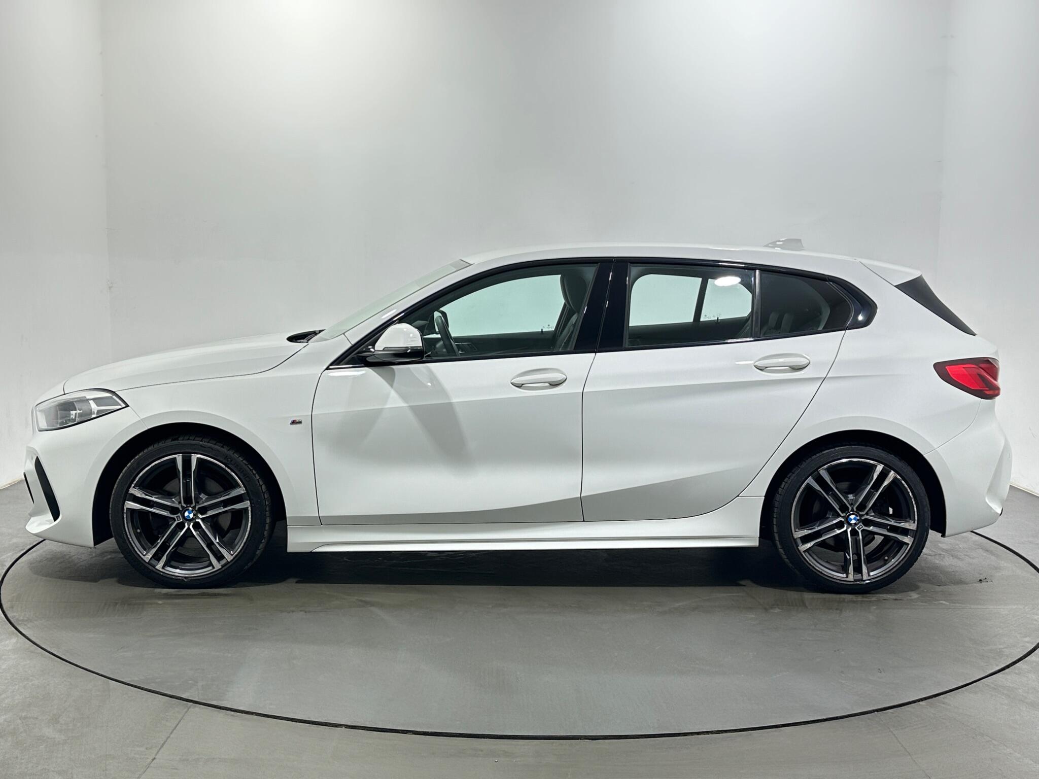 BMW 1 Series view 5