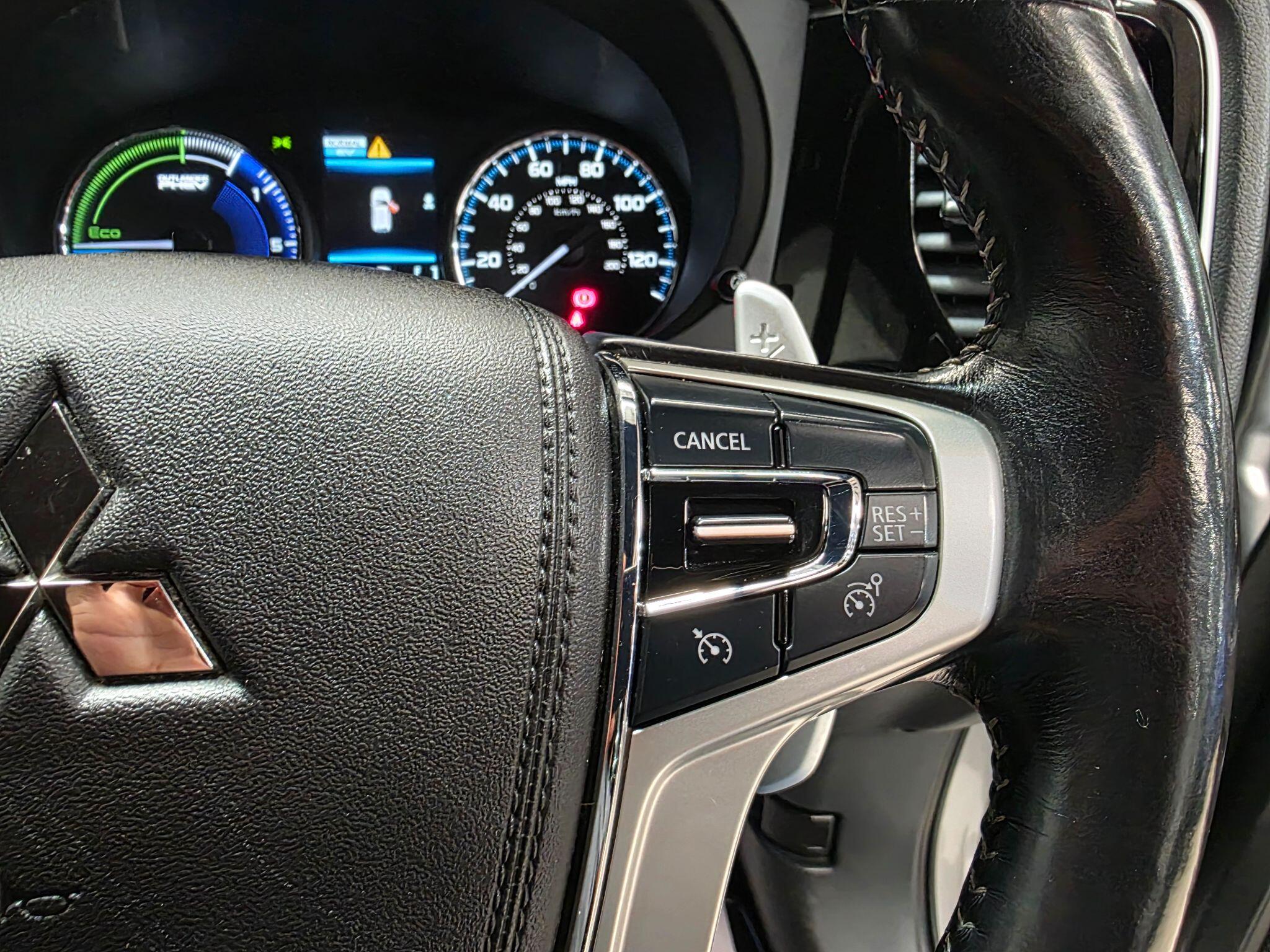 Mitsubishi Outlander view 18