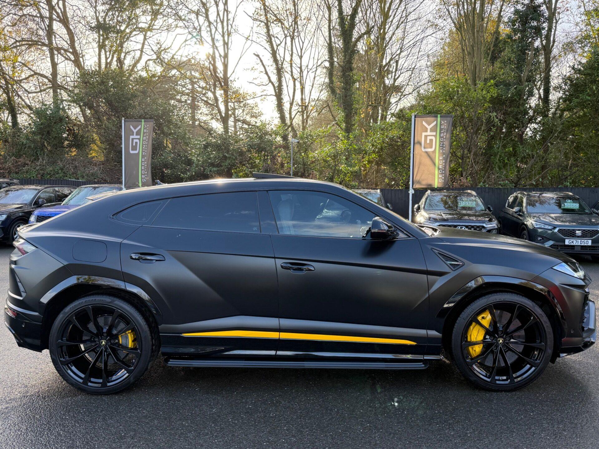 Lamborghini Urus view 4