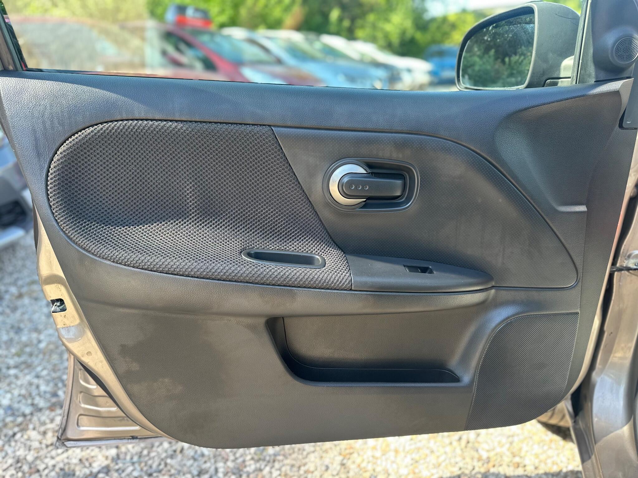 Nissan Note view 45