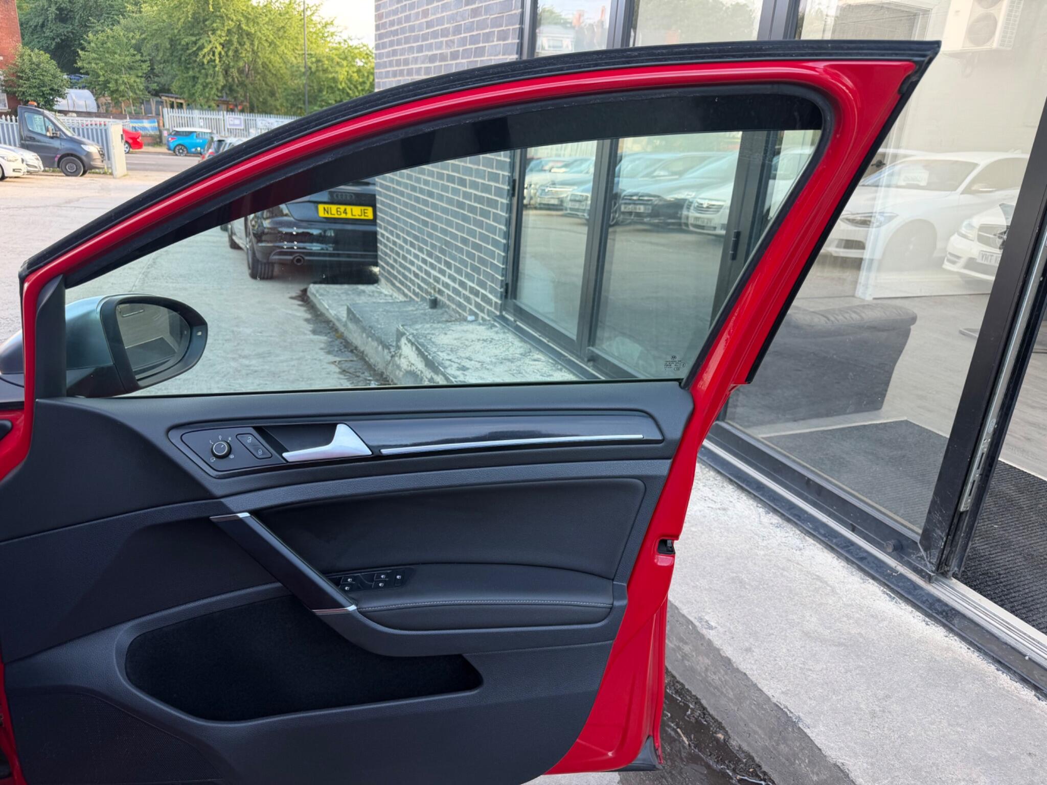 Volkswagen Golf view 8