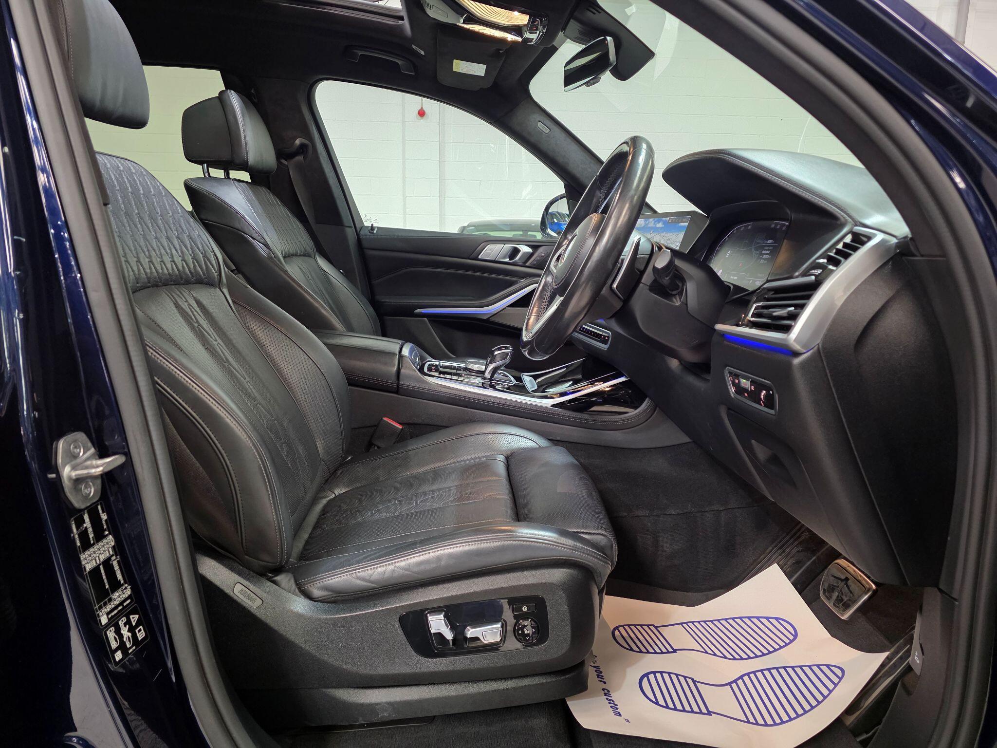 BMW X7 view 6