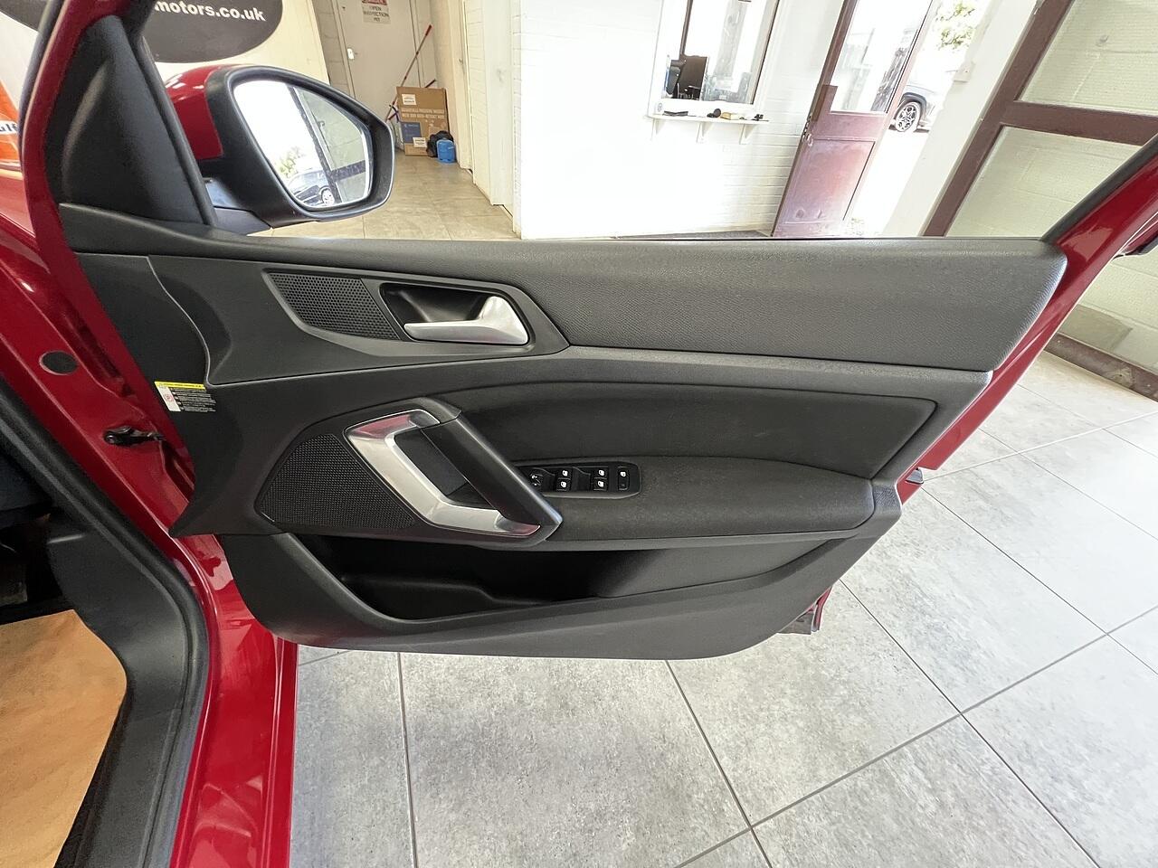 Peugeot 308 view 14