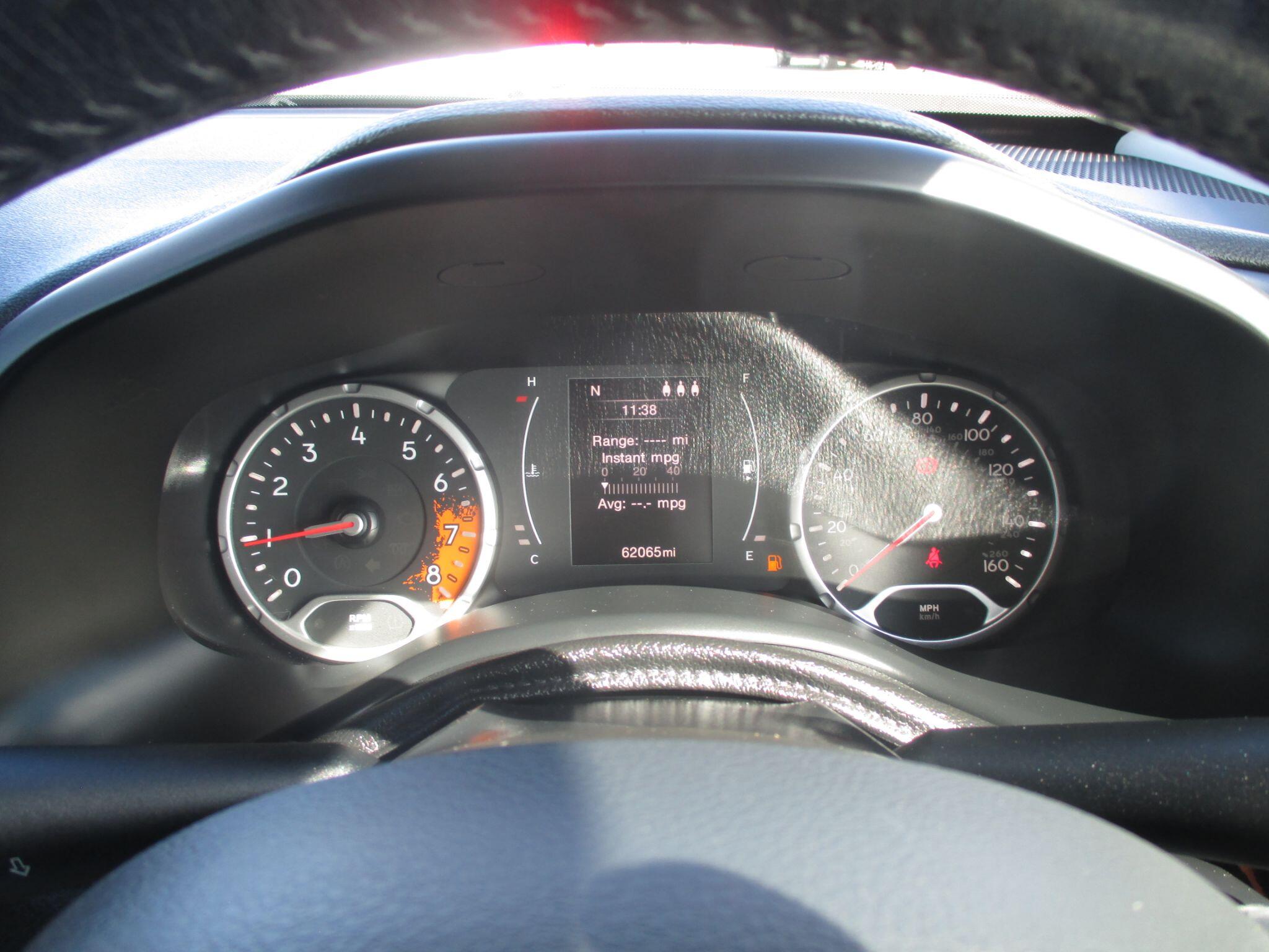 Jeep Renegade view 39