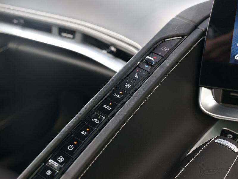 Chevrolet Corvette view 11