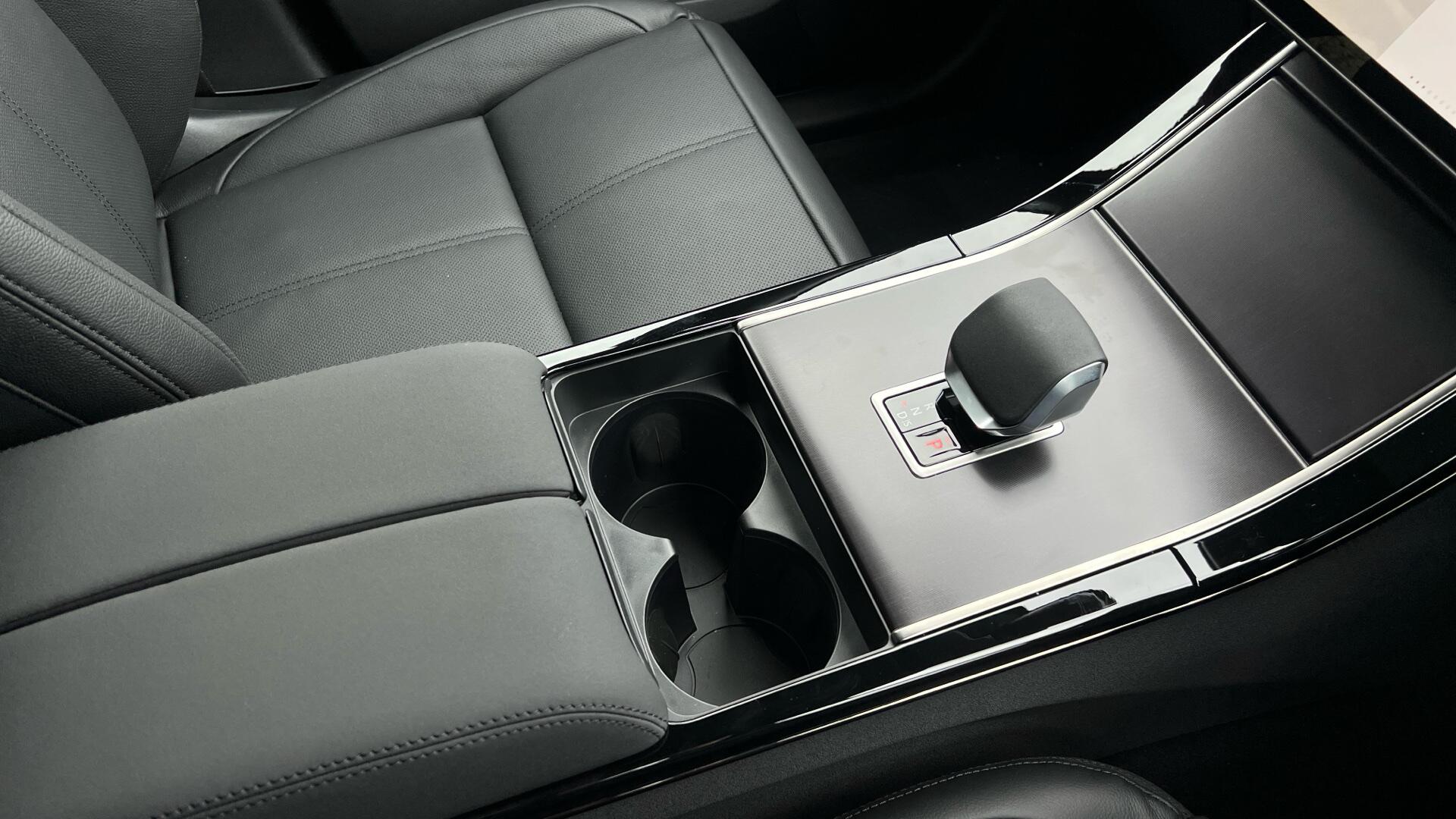Land Rover Range Rover Velar view 32
