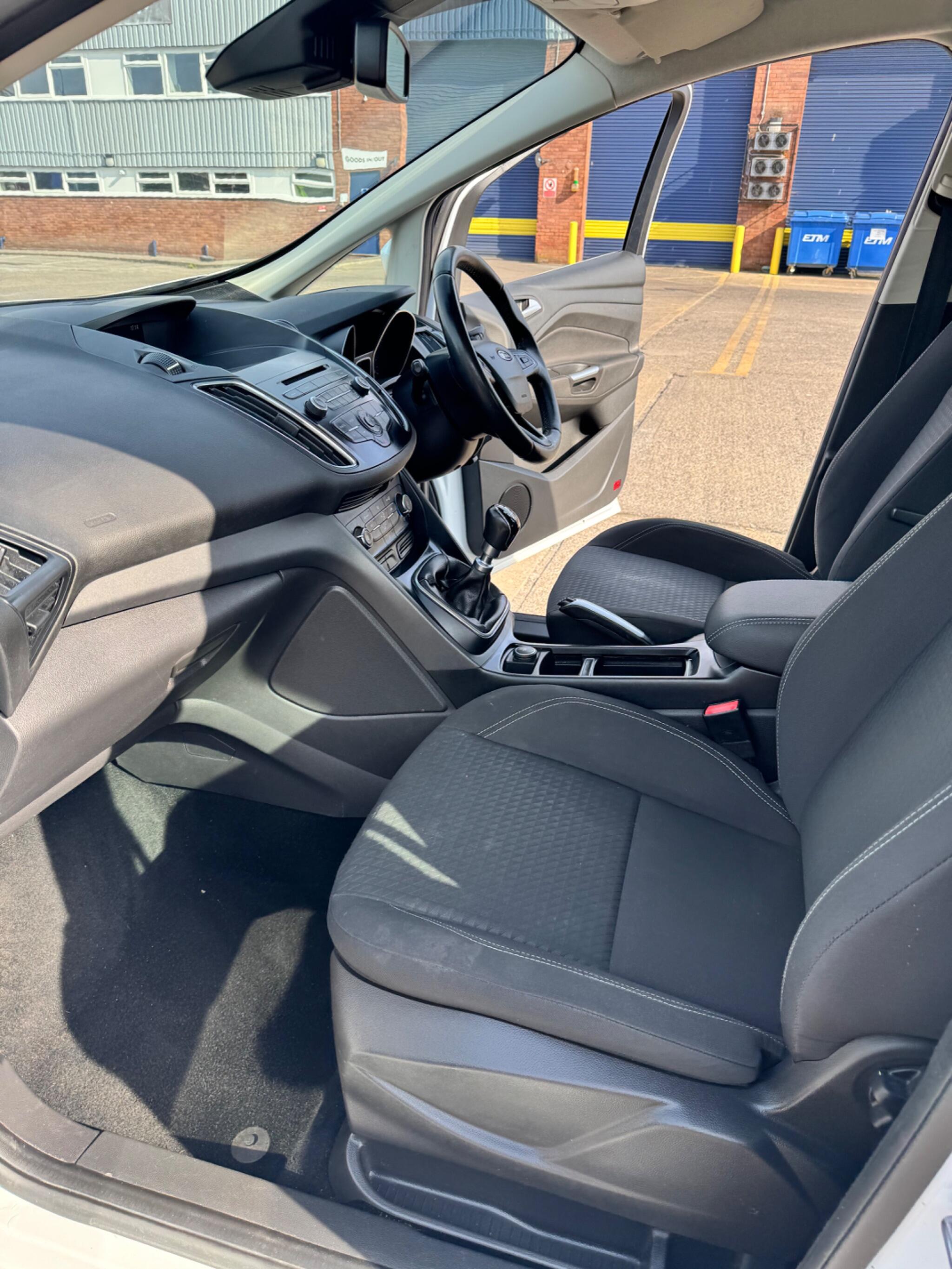 Ford C-Max view 48