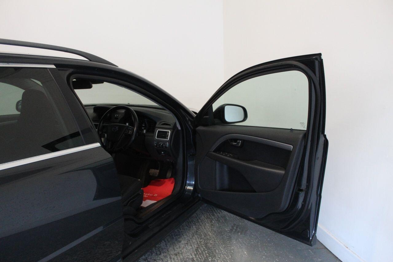 Volvo V70 view 24
