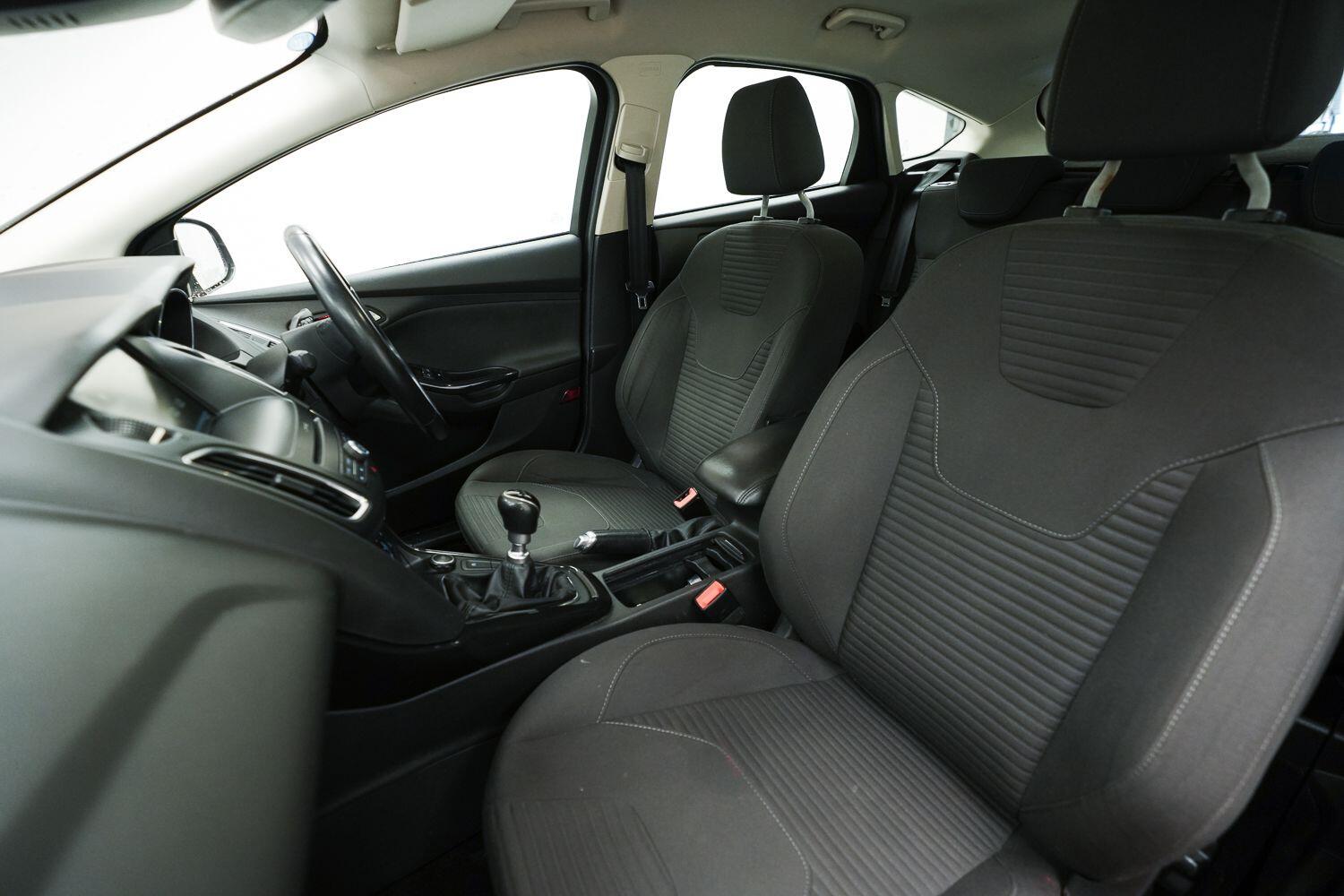 Ford Focus view 26