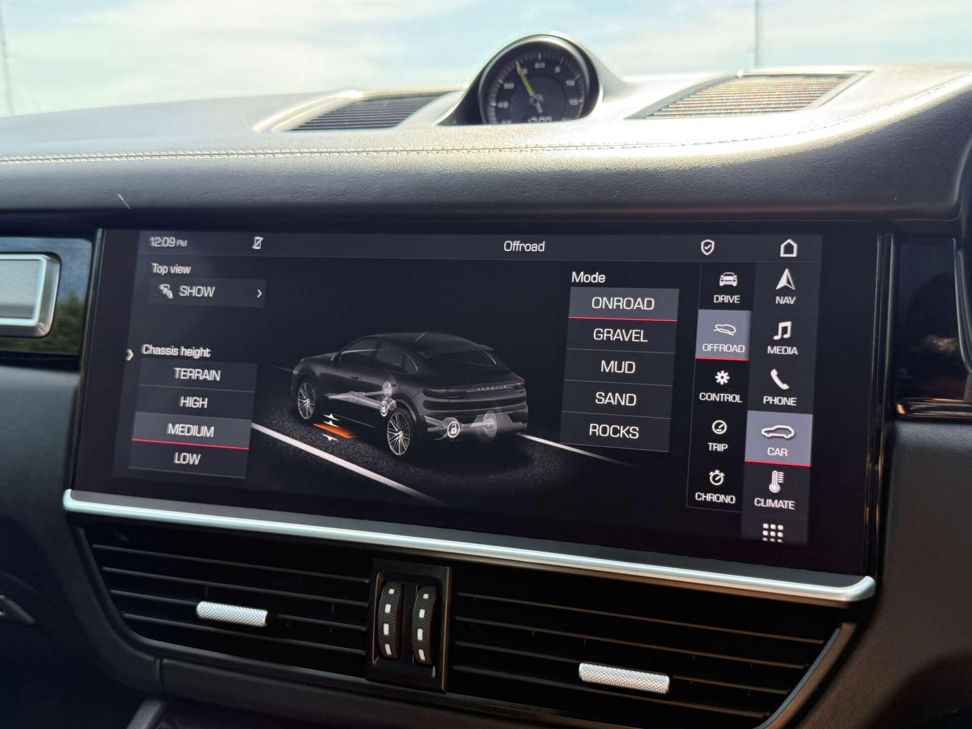 Porsche Cayenne view 57