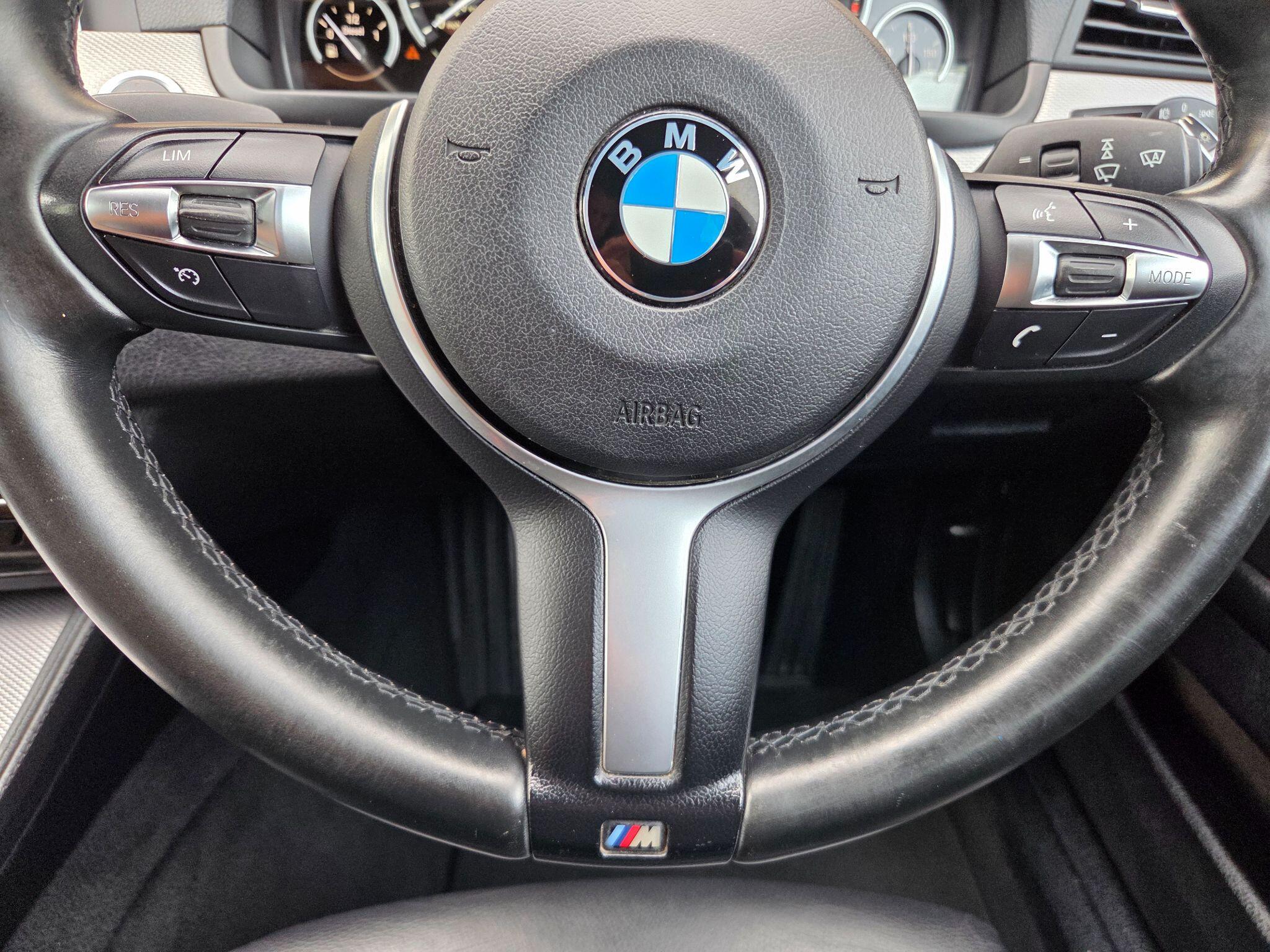BMW 5 Series view 24