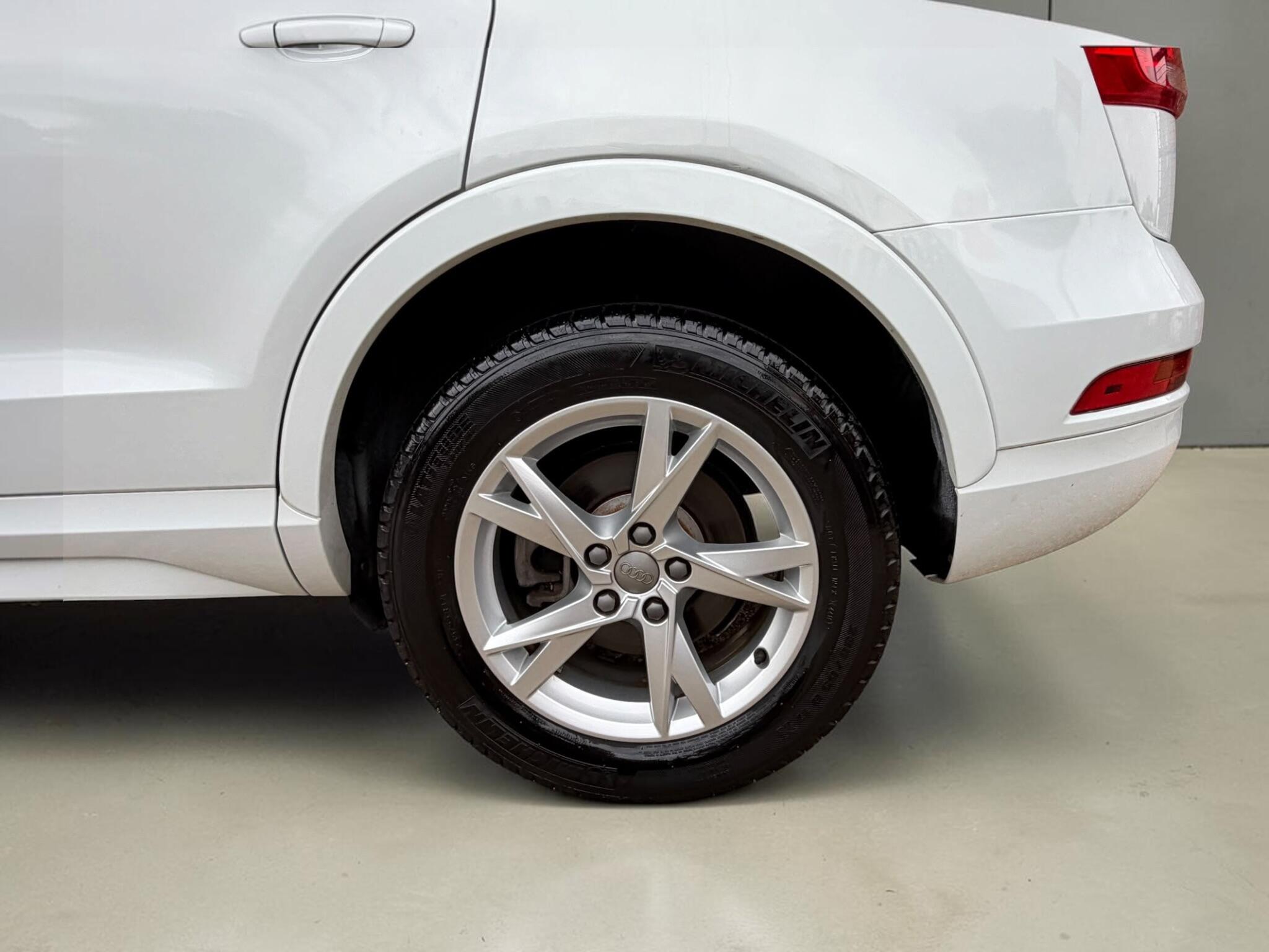 Audi Q3 view 33