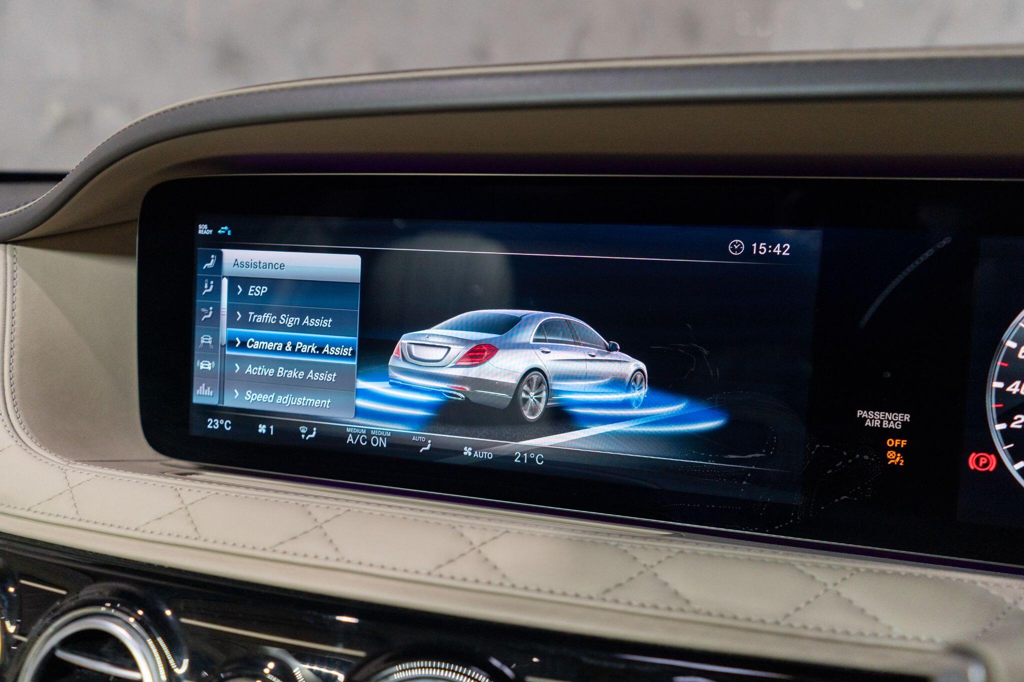 Mercedes-Benz S-Class view 31