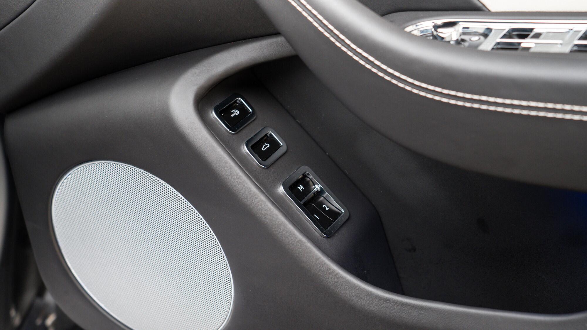 Bentley Flying Spur view 51