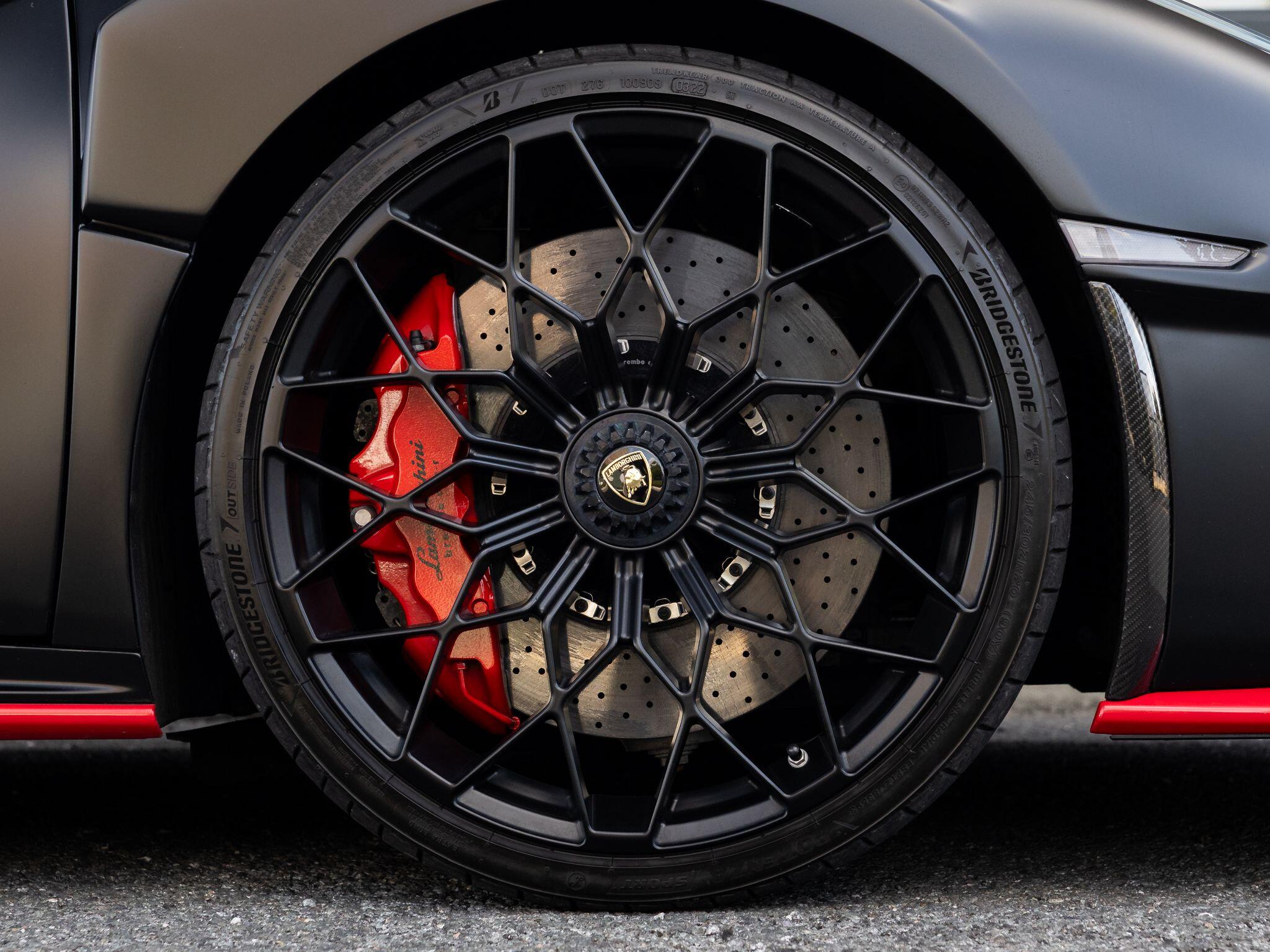 Lamborghini Huracan view 9