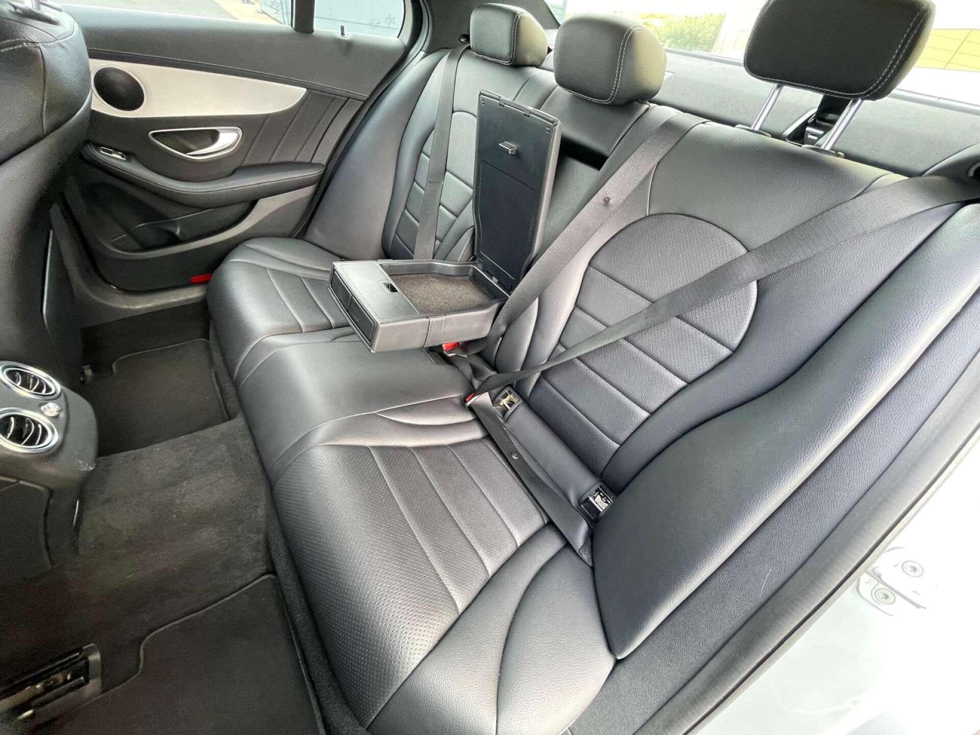 Mercedes-Benz C-Class view 35