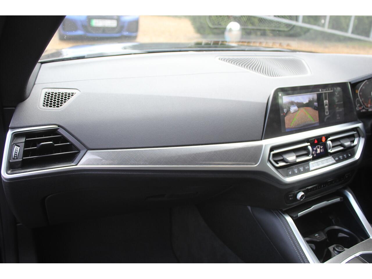 BMW 4 Series view 14
