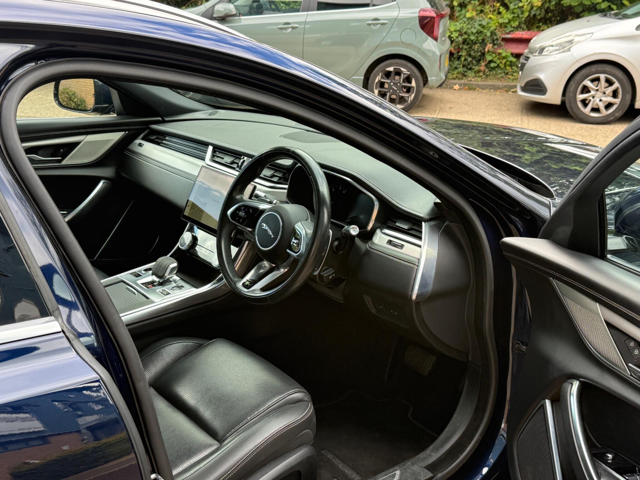 Jaguar XF view 15