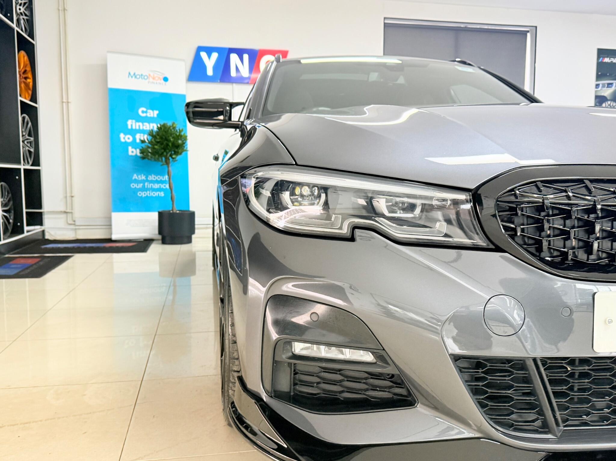 BMW 3 Series view 32