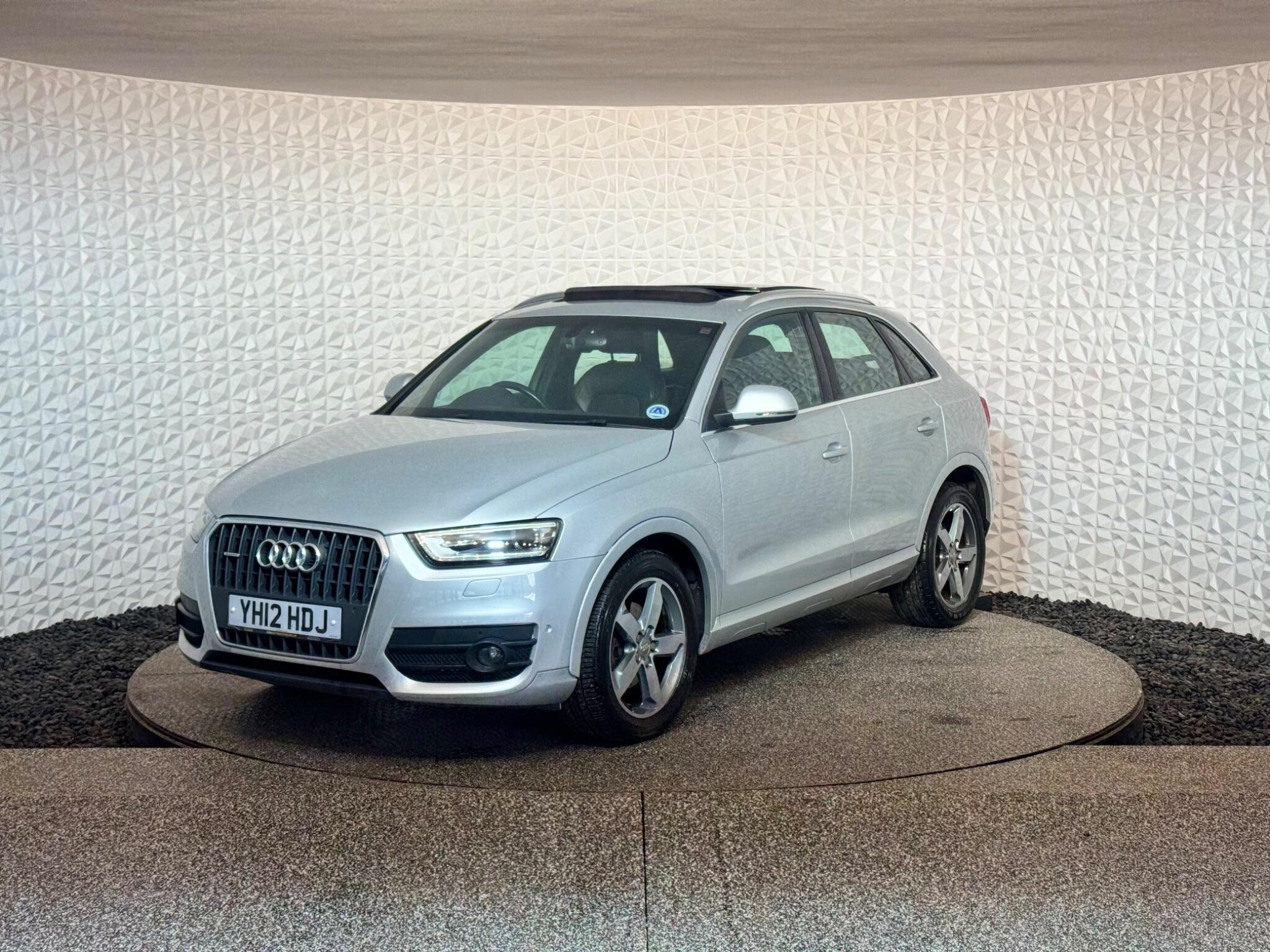 Audi Q3 view 21