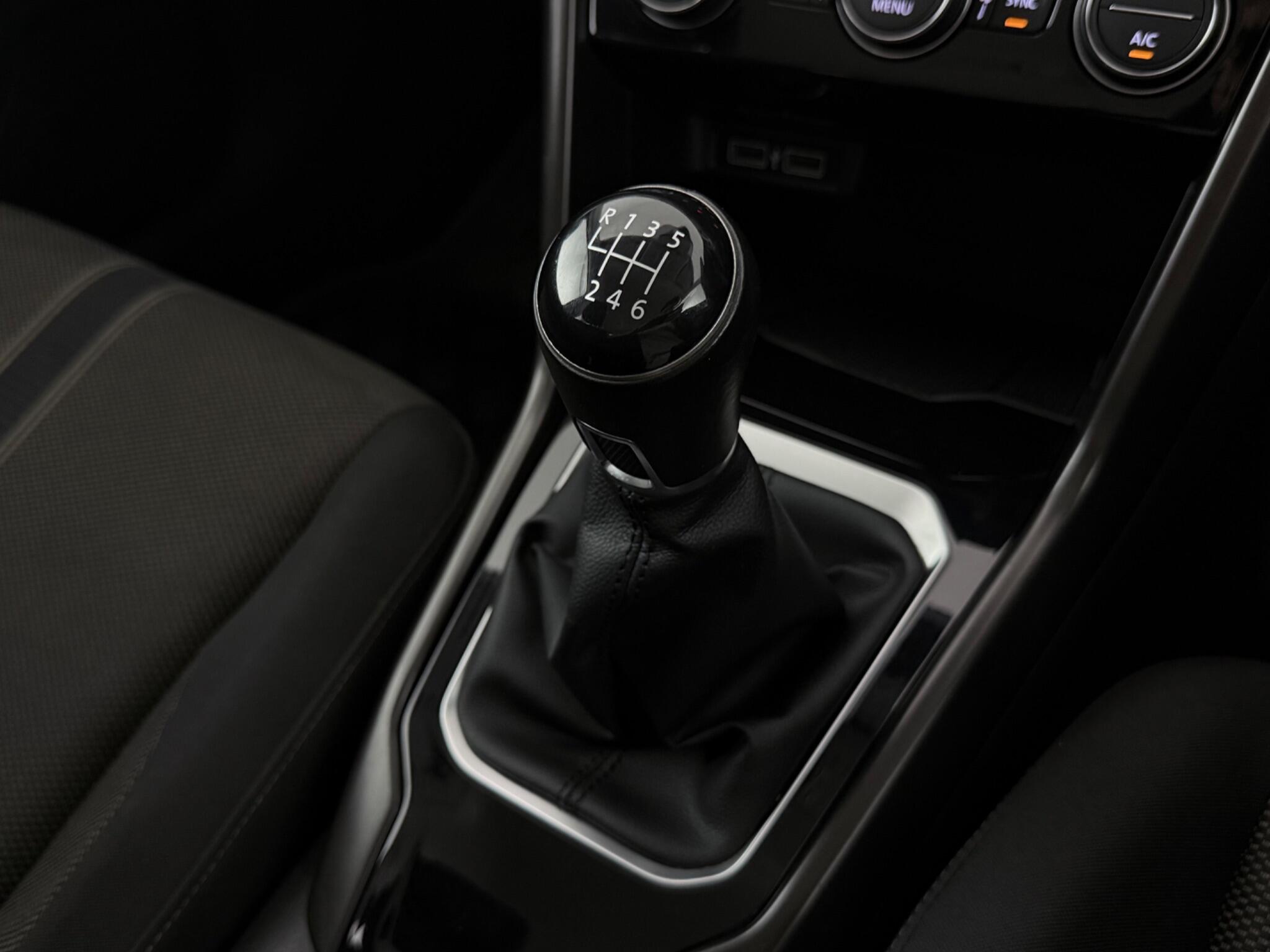 Volkswagen T-Roc view 21