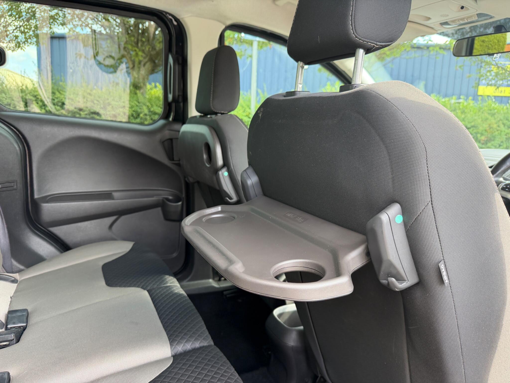 Ford Tourneo Courier view 12