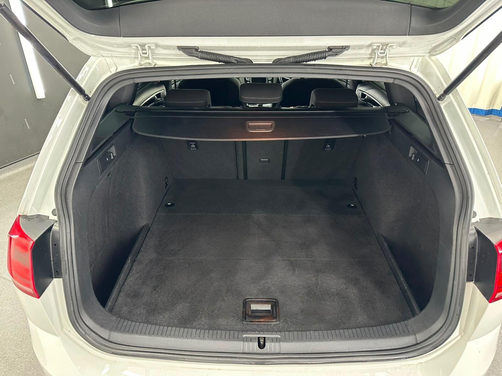 Volkswagen Golf view 20