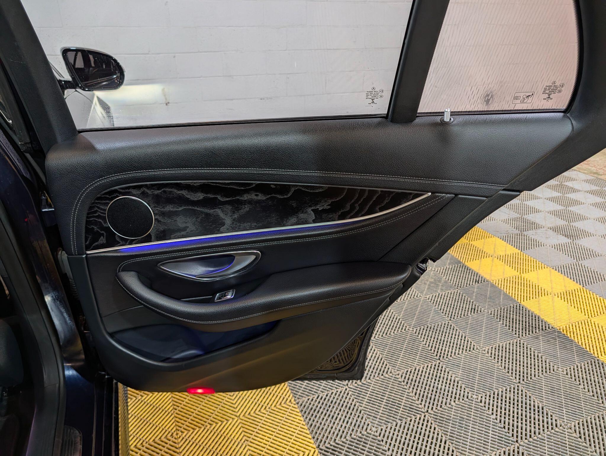Mercedes-Benz E-Class view 42