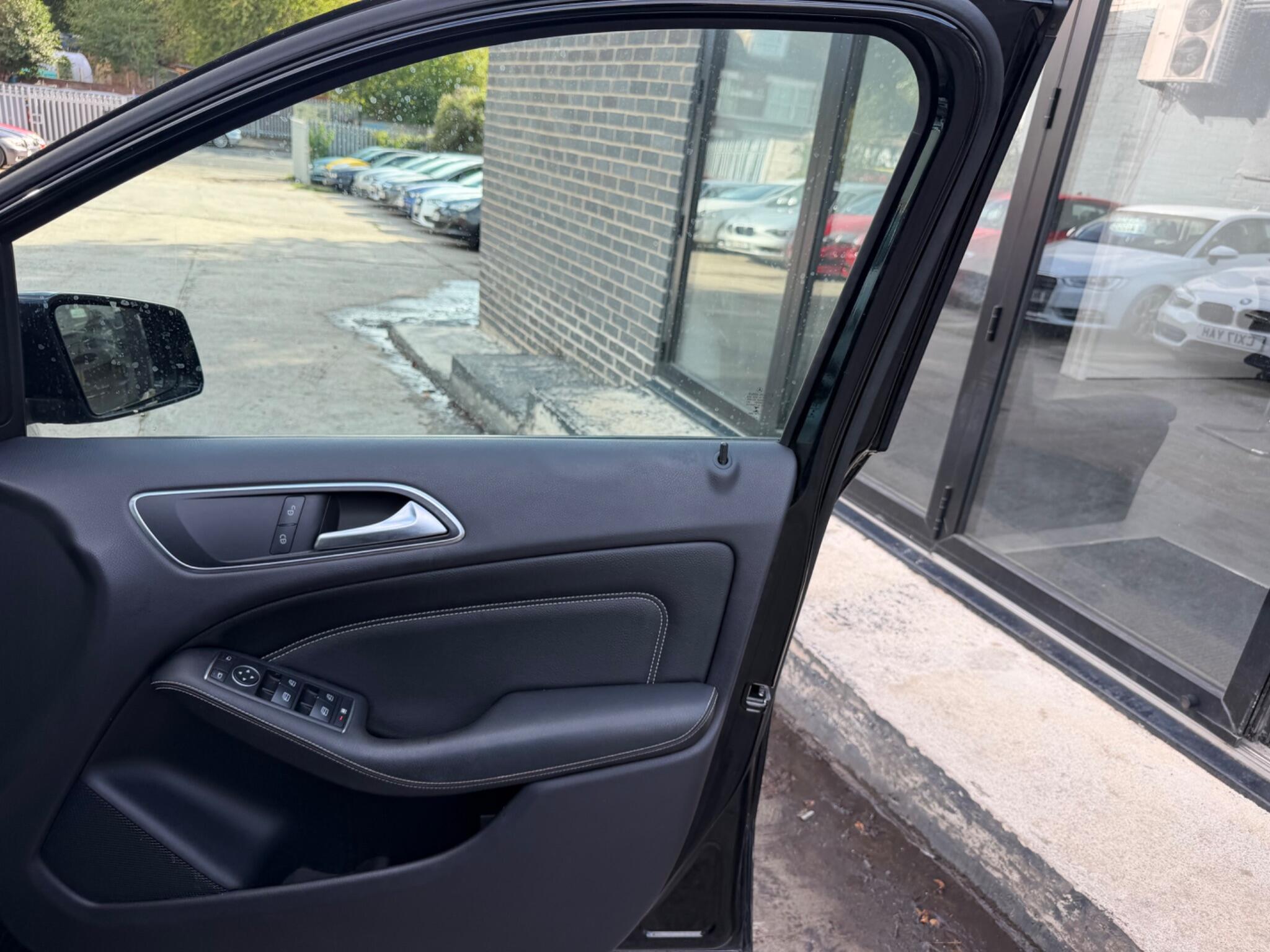 Mercedes-Benz B-Class view 9