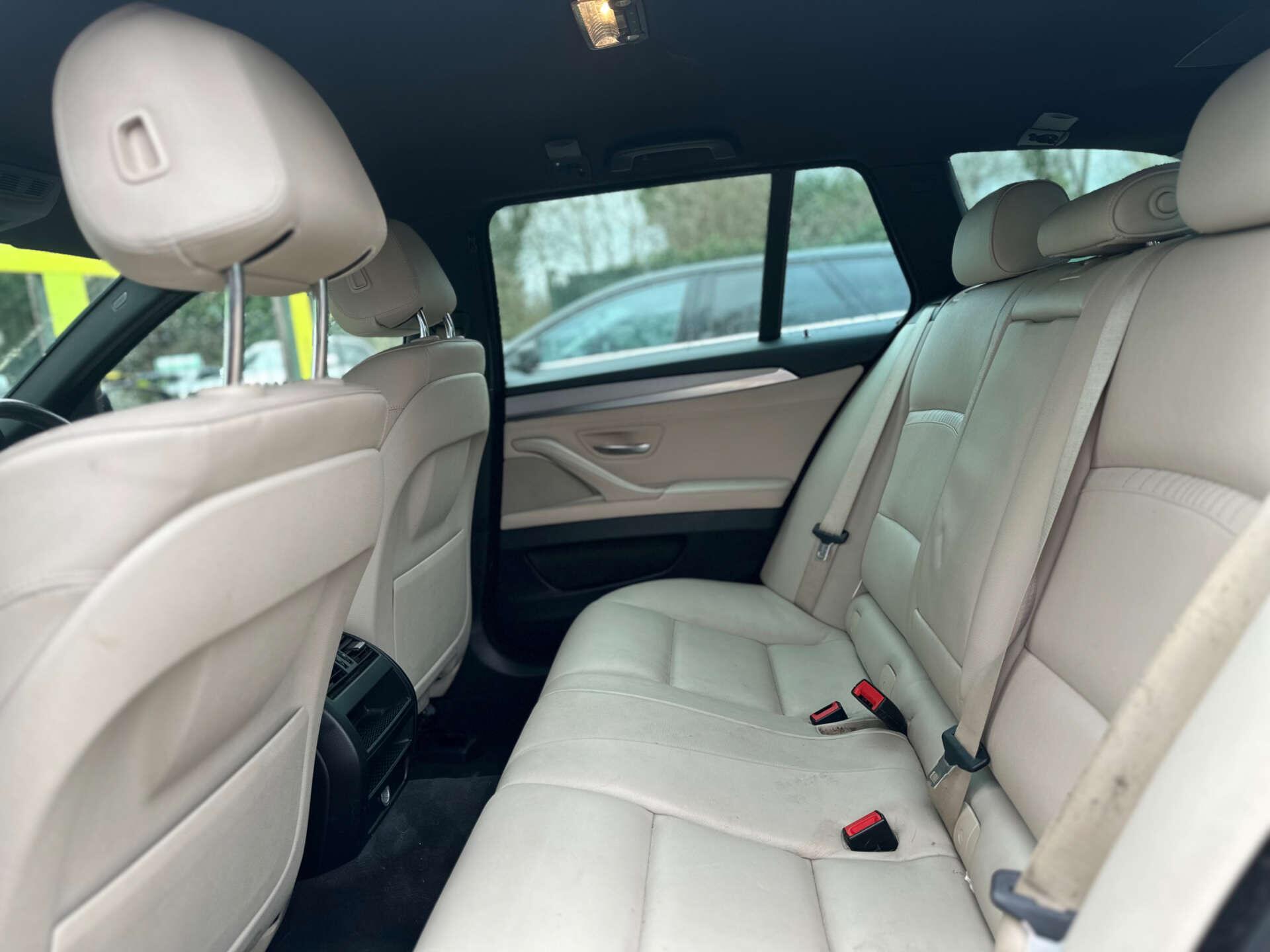 BMW 5 Series view 16