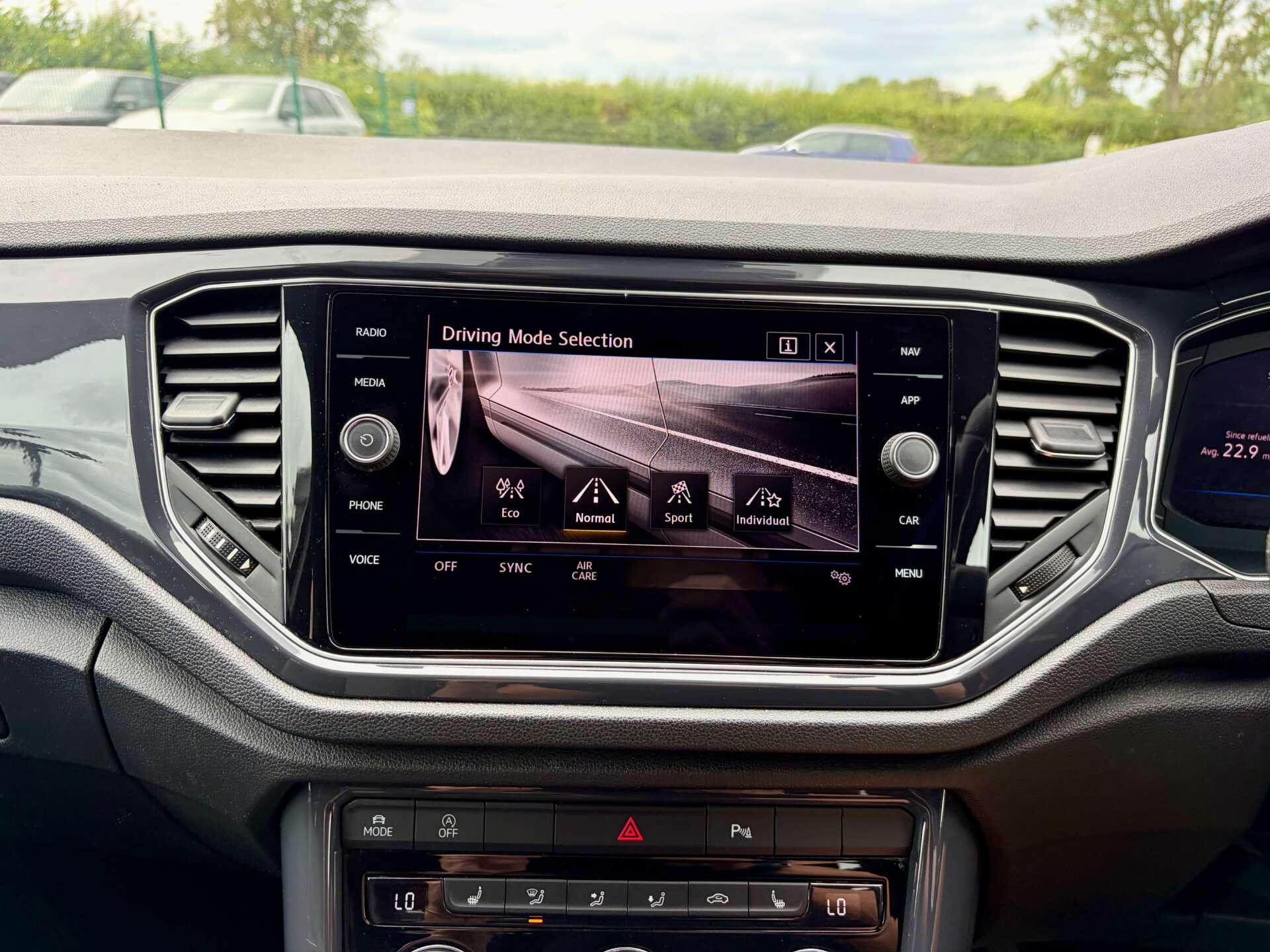 Volkswagen T-Roc view 52