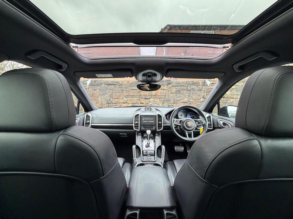 Porsche Cayenne view 11
