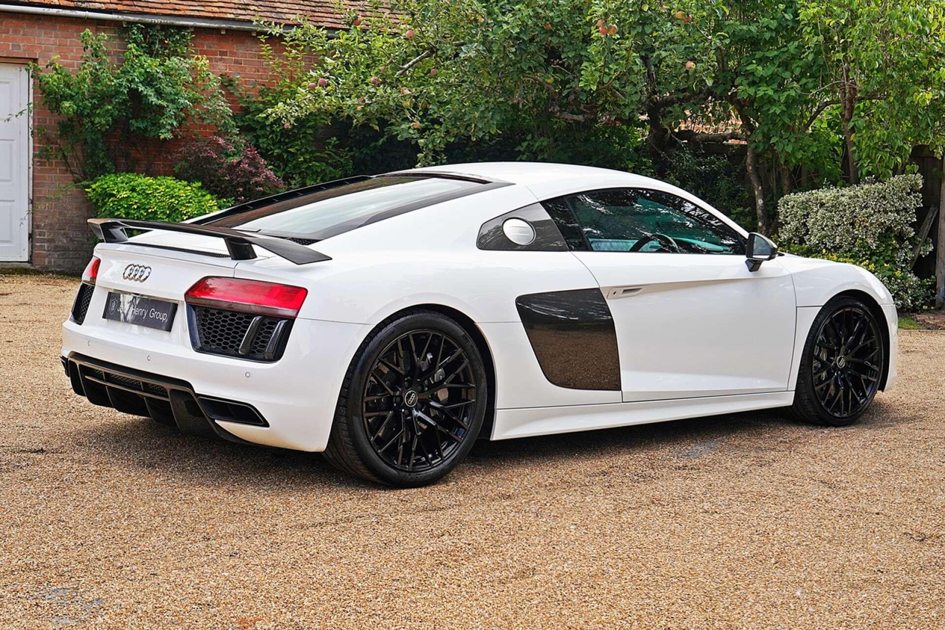 Audi R8 view 10