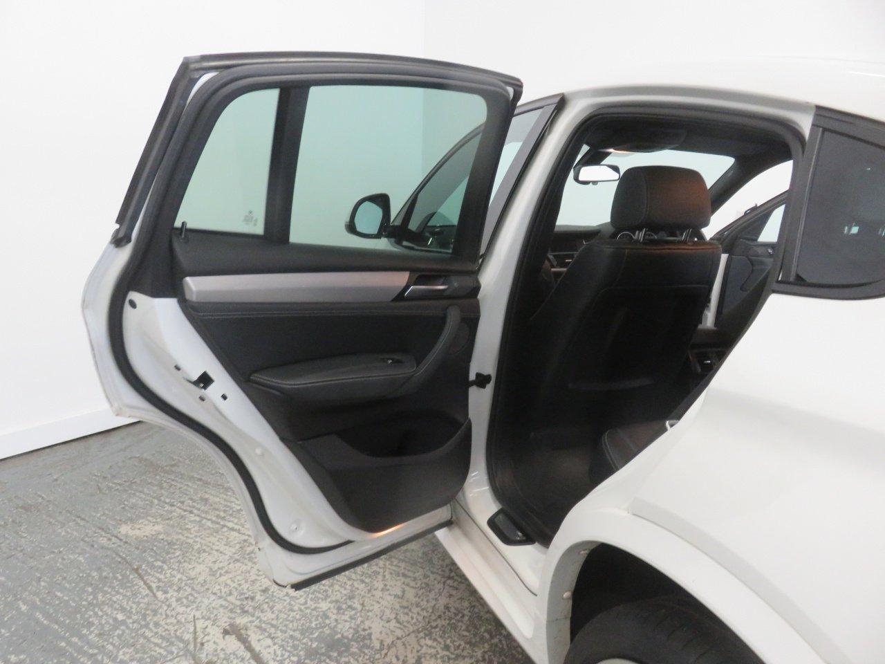 BMW X4 view 30